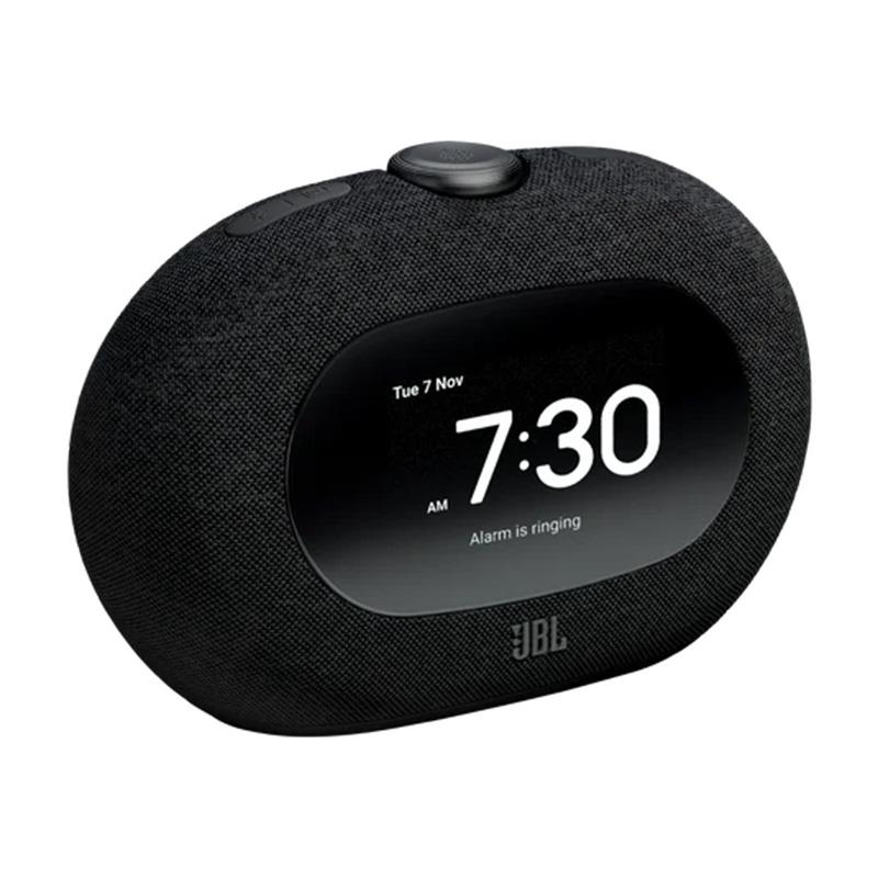 ■商品紹介【製品の特長】JBL Horizon 3で素敵な朝を迎えましょう。穏やかな日の出の光とともに、爽やかに目覚めましょう。そして、部屋いっぱいに広がるパワフルなJBLサウンドで、気分を高める音楽と共に一日をスタート。夜はお気に入りのラジオやBluetooth(R)ストリーミングのプレイリストで、くつろぎの時間をお楽しみください。そして穏やかなアンビエントライトと心落ち着く自然の音に包まれて、ぐっすりとお休みください。USB給電ポートにスマートフォンをつないでおけば、朝にはすぐにつかえる状態に。毎日のはじまりと終わりを、JBL Horizon 3がやさしく彩ります。●パワフルなJBLサウンド部屋いっぱいに広がるJBLサウンドで、お気に入りのプレイリストや鳥のさえずりなど、心地よい音楽とともに一日を始めましょう。独自の音響設計により、クリアでバランスのとれたサウンドを実現し、快適な朝のひとときを演出します。●ラジオとBluetooth音楽ストリーミング地元のニュースや交通情報、天気予報とともに、一日をスタートしましょう。夜には、お気に入りのストリーミングプレイリストで、ゆったりとした時間をお過ごしいただけます。気分に合わせて、FMラジオとBluetoothストリーミングを簡単に切り替えて楽しめます。●サンライズアラーム機能目覚まし音がなる前に徐々にアンビエントライトが明るくなり、まるで日の出のように徐々に部屋を照らして快適な目覚めをサポートします。お好みの時間に設定して、やさしい光による日の出の演出をお楽しみください。●カスタマイズ可能なスリープモード心地よい波の音、静寂な森の音、やさしい雨音に包まれて、くつろぎの時間をお過ごしください。お気に入りのラジオ局や心地よい自然の音とともに、あなたらしいスタイルで心地よく眠りにつきましょう。●視認性の高いディスプレイと直感的な操作性大きなディスプレイで時刻の確認も簡単。明るさは調節できるので、就寝中でもまぶしく感じることはありません。うとうとしていても、直感的に使える回転式コントロールノブとソフトタッチボタンで、スムーズに操作できます。●JBL ONEアプリあなただけのスタイルで、眠りにつき、目覚めましょう。JBL ONEアプリを使えば、お気に入りの環境音を選んだり、ラジオ局を切り替えたり、アンビエントライトをカスタマイズしたりと、さまざまな機能をお楽しみいただけます。これらの操作はすべて、ベッドから起き上がることなく、簡単に行えます。●アンビエントライトあなたの気分に合わせて、ライトの色や明るさを切り替えましょう。寝る前にJBL ONEアプリを使って、ライトの色温度と明るさを調節すれば、心地よい雰囲気を演出できます。●USB Type-C給電ポートスマートフォンを充電して、いつでも準備万端に。給電ポートにつないでおけば、スマートフォンはもちろん、その他のUSBデバイスも充電可能です。必要なときにすぐに使用できます。【製品の仕様】仕様一覧FMチューニング範囲76MHz〜99MHzスピーカードライバー1.5インチ（フルレンジ） x 2定格出力5W RMS x 2電源100〜240V AC、〜50/60Hz周波数特性65Hz〜20kHz（-6dB）S/N比80dBバックアップバッテリー210mAh CR2032サイズ製品寸法（幅 x 高さ x 奥行き）209 x 137 x 83mm製品重量0.78kg梱包寸法（幅×高さ×奥行）225 x 142 x 160mm梱包時重量（総重量）1.36kgコントロール及び接続仕様USB給電ポート5V 3A（最大）USBポートUSB Type-CBluetoothバージョン5.3BluetoothプロファイルA2DP V1.4、AVRCP V1.6Bluetoothトランスミッター周波数帯域2.400〜2.4835GHzBluetoothトランスミッター出力? 10dBm (EIRP)Bluetoothトランスミッターの変調方式GFSK、π/4DQPSK、8DPSK■同梱物JBL Horizon 3 x 1電源ケーブル x 1FMアンテナ x 1クイックスタートガイド x 1安全上のご注意と保証書 x 1※ご購入いただいた製品を長く安心してご利用いただくため、 JBL国内サイトでの製品登録（無料）をおすすめしています。※詳細な製品仕様はメーカーサイトをご確認お願い致します。※ご使用前にご利用環境や動作状況などを予めご確認の上、ご購入をお願い致します。※商品の仕様、価格並びに付属品などは予告なく変更することがあります。#ジェービーエル #ジェイビーエル検索キーワード：イケベカテゴリ_レコーディング_モニタースピーカー_モニタースピーカー_JBL_新品 SW_JBL_新品 JAN:4968929223367 登録日:2026/06/11 モニタースピーカー スタジオモニター