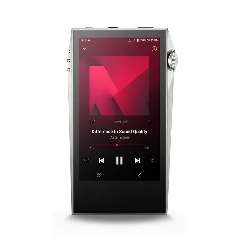 ■商品紹介【製品の特長】- Compact Size， Limitless Sound -銅とニッケルの合金【白銅】をハウジング素材に採用A&ultimaシリーズ第7弾モデル「SP3000M」のスペシャルエディション『A&ultima SP3000M Copper Nickel』は、SP3000Mのハウジング素材に、管楽器に使用され深みのあるふくよかな音を生み出すことで知られる銅とニッケルの合金「白銅」を採用したスペシャルエディションです。●ハウジング素材に「白銅」を採用したスペシャルエディションA&ultima SP3000M Copper Nickelは、管楽器に使用され、深みのあるふくよかな音を生み出すことで知られる銅とニッケルの合金「白銅」をハウジング素材に採用しました。白銅は加工が極めて難しいことで知られ、高級宝飾品や工芸品に見られる美しい光沢を放つ銀色で、SP3000Mのデザインに洗練された気品を添えます。また、製品の存在感を高めるだけでなく、白銅の特徴である非常に高い耐食性により美しさが長持ちし、同時に高い抗菌性も備えています。さらに高い導電性と低い磁性を誇る優れたシールド性能によって、アルミニウム製ハウジングであるオリジナルSP3000Mとは異なる独特の音色を体感できます。A&ultimaラインのみ付属する専用プレミアムリアルレザーケースもSP3000M Copper Nickelの美しさを際立たせる特別なカラーを採用しています。素材そのものの特性と、独特の美しさを表現することで、Astell&Kernのアイデンティティーとデザインバリューを完成させています。●ベースモデル：A&ultima SP3000M『A&ultima SP3000M』は、「Compact Size， Limitless Sound」をスローガンとして、フラッグシップモデルSP3000の卓越したサウンドパフォーマンスを維持しながら、小型軽量化を実現した、A&ultimaシリーズ第7弾モデルです。通常、オーディオ性能を上げるためには物理的な制限もあり大型化するのが必然です。しかしポータブルオーディオにおいては、可搬性も重要なファクターとなります。フラッグシップのサウンド性能を維持しながら小型化する、Astell&Kernはその困難に正面から向き合い、独自の技術の採用と何十回にも渡る試作、アルミニウムハウジングの採用を経てSP3000Mは完成し、その目標を達成しました。SP3000Mは、基板設計を見直し小型化しながらも、SP3000と同じプレミアムデジタルデータコンバーター「AK4191EQ」2基とAKMフラッグシップDAC「AK4499EX」4基使用により、デジタル信号処理とアナログ信号処理を完全に分離した革新的な「HEXAオーディオ回路構造」を搭載。スイッチレスでアンバランス出力とバランス出力を完全に独立させたデュアルオーディオ回路を採用しています。そしてソフトウェア制御のリアルタイムアップサンリングDAR機能やDACフィルター機能、クロスフィード機能など多彩な機能でサウンドの変化を楽しむことが可能です。さらにVUメーター機能によって視覚的にも楽しめます。4.1インチHDディスプレイ、高性能なSnapdragon 6125 Octa-core CPU Octa-core CPU搭載により、小型ながら快適な操作性とサウンドパフォーマンスを実現。また、A&ultimaシリーズであるSP3000Mには専用のリアルレザーケースが付属します。SP3000Mは、フラッグシップのオーディオ性能を継承しながら小型化を果たした、真のポータブルHi-Fiオーディオプレーヤーです。●スペシャルカラーのプレミアムレザーケース付属SP3000M Copper Nickelのバンドルケースは、A&ultimaフラッグシップラインにふさわしい、優れたクラフトマンシップを誇るGRUPPO MASTROTTO（グルッポ・マストロット）社のソフトな牛革を使用しています。ソフトな手触りが特徴のこのレザーケースは、独自の抗菌加工が施されています。クロムなめしと高品質の顔料による染色により、革の表面は均一な質感を保ち、イタリアンレザー特有の鮮やかな発色を実現しています。ケース背面にはSP3000Mと同じ柄を表現し、統一感を持たせています。GRUPPO MASTROTTOは、1958年にマストロット家がイタリアのアルツィニャーノに「コンツェリア・マストロット」を設立して以来、60年以上の伝統を受け継ぐ皮革専門メーカーです。世界中に2，200人以上の従業員を擁し、15の工場で18の厳格な工程を経て高品質のレザーを生産しています。皮革産業においてイタリアで最も権威あるグループのひとつです。【製品の仕様】カラー Copper Nickel本体素材 銅ニッケル合金（白銅）ディスプレイ 4.1インチHD（720×1280）タッチスクリーンサイズ (W×H×D) 69.1mm × 119.6mm × 18.8mm重量 約370gファームウェアアップデート OTA動作温度 0℃ ~ +40℃対応OS Windows 10 (32/64bit) 11 (64bit) / MAC OS X 10.7内蔵メモリ 256GB [NAND] ※システム領域を含む外部メモリ対応 microSDスロット×1 (最大2TB)Wi-Fi 802.11 a/b/g/n/ac (2.4/5GHz)Bluetooth V5.0 (A2DP， AVRCP / SBC， AAC， Qualcomm(R) aptX(TM) HD， LDAC， LHDC)対応ファイル形式 WAV， FLAC， WMA， MP3， OGG， APE， AAC， ALAC， AIFF， DFF， DSF， MQACPU Octa-core (Qualcomm(R) Snapdragon 6125)DAC AKM AK4191EQ×2 + AK4499EX×4 (Dual-DAC×2)対応サンプリングレート PCM最大 : 768KHz (16/24/32bit)DSD最大 : DSD512 (22.4MHz/1bit) ステレオ入力 USB Type-C (充電＆データ転送)出力 3.5mm3極アンバランス出力 / 4.4mm5極バランス出力 (5極GND結線)アウトプットレベル アンバランス 3.3Vrms / バランス 6.3Vrms (無負荷)出力インピーダンス アンバランス 3.5mm (0.6Ω) / バランス 4.4mm (1.2Ω)周波数特性 ±0.020dB (20Hz~20kHz) アンバランス / ±0.025dB (20Hz~20kHz) バランス±0.032dB (20Hz~70kHz) アンバランス / ±0.025dB (20Hz~70kHz) バランスS/N比 126dB @ 1kHz， アンバランス / 130dB @ 1kHz， バランスクロストーク -140dB @ 1kHz， アンバランス / -144dB @ 1kHz， バランスTHD+N 0.0005% @ 1kHz， アンバランス / 0.0003% @ 1kHz， バランスIMD 0.0004% 800Hz 10kHz (4:1) アンバランス / 0.0004% 800Hz 10kHz (4:1) バランスクロックジッター 25ps (Typ)リファレンスクロックジッター 200 fsバッテリー 4，200mAh 3.8V リチウムポリマー充電時間 約3.5時間 (QC 3.0充電時)再生時間 約10時間(FLAC， 44.1KHz/16bit， Vol.80， LCDオフ， アンバランス出力)付属品 SP3000M専用レザーケース， USB Type-C to Type-Cケーブル，画面保護シート， microSDカードスロットカバー生産国 韓国メーカー保証 本体1年 / 付属品90日検索キーワード：イケベカテゴリ_レコーディング_レコーダー・プレイヤー_プレイヤー_Astell&Kern_新品 SW_Astell&Kern_新品 JAN:8809954222528 登録日:2026/07/21 アステル＆ケルン A&K アステル&カーン