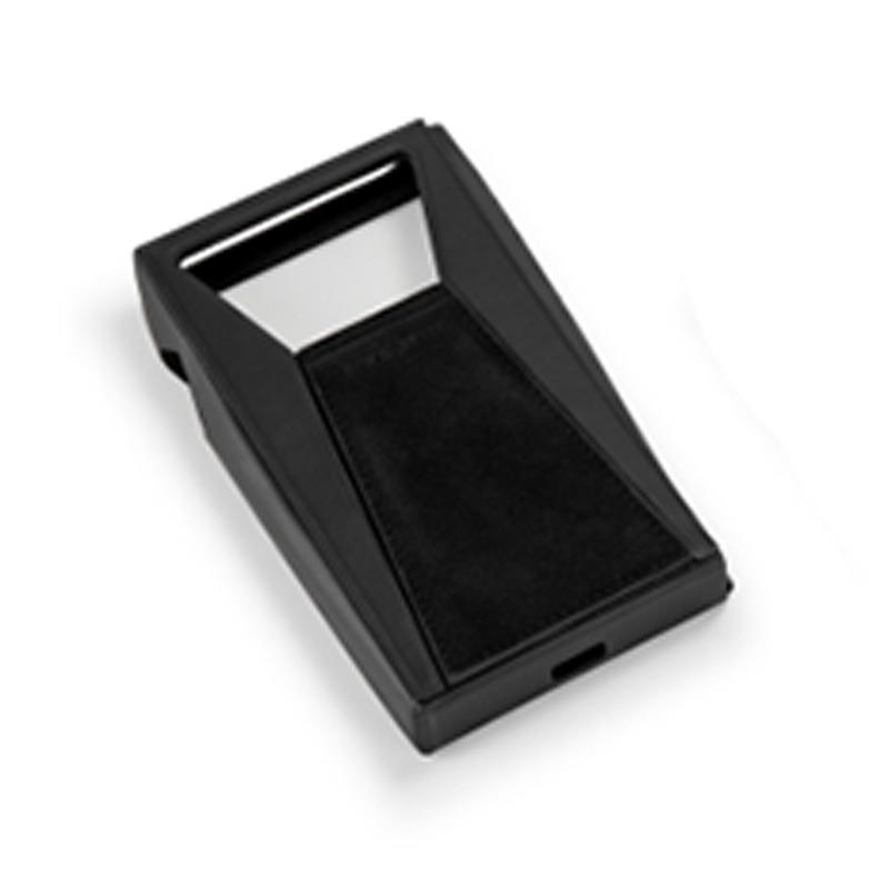 ■商品紹介【製品の特長】A&ultima SP3000T Caseはプレーヤー全体を包み込むフルガードタイプを採用し、本体をしっかりと保護すると同時にデザイン性と美しさを兼ね備えています。GRUPPO MASTROTTO社製の上質な牛革を使用し、SP3000Tのスタイルにマッチする高いクラフトマンシップを誇ります。ケースはブラックとトープの2色をご用意しました。Astell&Kernのレザーケースとしては初めてスタンド機能を有し、使い勝手を向上させました。ケースはプレーヤー全体を包み込み、優れた保護性と優れたグリップ感とフィット感を提供します。素材にはソフトな牛革を使用し、革本来のシワやシボを生かしながら、心地よい手触りと優れたグリップ感を同時に実現しています。内部はソフトなマイクロファイバー素材で仕上げられ、製品を傷から保護します。ケースの側面は製品の形状を正確に表現し、「光の滲み出し」というデザインコンセプトを表現しており、プレーヤーとケースのシームレスな統合と一体感を表現しています。【製品の仕様】生産国：韓国メーカー保証：90日検索キーワード：イケベカテゴリ_レコーディング_ヘッドフォン・イヤフォン_リケーブル・アクセサリー_Astell&Kern_新品 SW_Astell&Kern_新品 JAN:8809954221590 登録日:2026/07/21 アステルアンドケルン