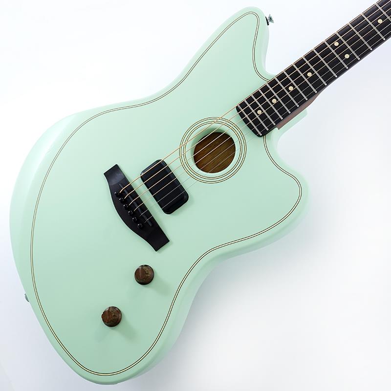 ■商品紹介限定カラー！！限定生産仕様のFactory Special Run（FSR）モデルが入荷！！Acoustasonic Standard Jazzmasterは、アコースティックとエレクトリックという2つの異なるサウンドキャラクターの多彩なトーンを1つの楽器で楽しむことができるクリエイティブツールです。ブレイシングされたソリッドシトカスプルーストップ、フルチェンバー構造のボディ、革新的なFenderとFishman共同設計のアナログエレクトロニクス、ボリュームコントロール、マグネティックとピエゾの2種類のピックアップのブレンドコントロール、そしてFenderのアイコンとして親しまれている演奏性を備えたこのJazzmasterは、Acoustasonicシリーズのパフォーマンスを手軽に体験できるエッセンスを備えています。【主な特徴】・Fender Acoustasonic Shawbucker、 Fishmanアンダーサドルトランスデューサーの2ピックアップ構成・マスターボリューム、ブレンドコントロール・エルボーおよびバックコンター・ソリッドシトカスプルーストップ、ニヤトーボディ＆ネック・ローズウッド指板＆ブリッジMade in Indonesia※画像はサンプルです。製品の特性上、杢目、色合いは個体ごとに異なります。■仕様詳細Body Shape: Acoustasonic JazzmasterBody Top: Solid Sitka SpruceBack and Sides: Nyatoh， NyatohBody Finish: Satin UrethaneRosette: Black/Aged WhiteNeck: Nyatoh， Modern Deep CNeck Finish: Satin UrethaneFingerboard: Rosewood， 12 (305 mm)Frets: 22， Medium JumboPosition Inlays: Ivory DotNut (Material/Width): Graph Tech TUSQ， 1.6875 (42.86 mm)Truss Rod: Dual-Action Head AdjustTuning Machines: Fender Standard Cast/Sealed with Hex ButtonsScale Length: 25.5 (64.77 cm)Bridge: Modern AsymmetricalSpecial Electronics: 2-pickup configuration: Under-Saddle Piezo， Acoustasonic Shawbucker MagneticControls: Master Volume， Blend (Magnetic-Piezo)Hardware Finish: ChromeStrings: Fender 70CL 80/20 Bronze (.011-.052 Gauges)ソフトケース付属検索キーワード：イケベカテゴリ_アコースティック・エレアコギター_エレアコギター_Fender Acoustics_Acoustasonic Standard_新品 SW_Fender Acoustics_新品 JAN:0197955196824 登録日:2026/06/23 エレアコ フェンダー ふぇんだー