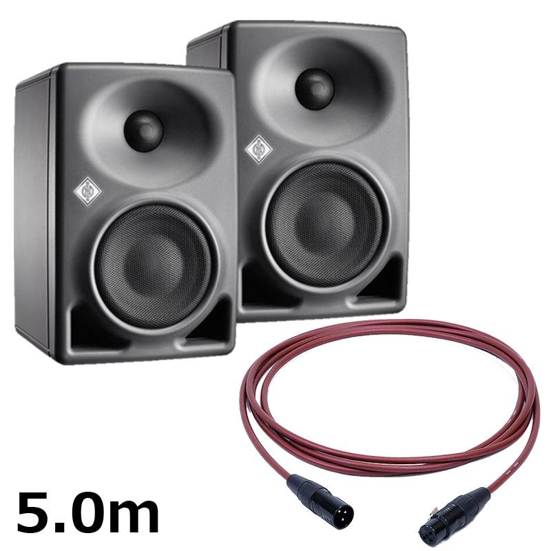 ■商品紹介【セット内容】・KH 80 DSP A G：2個（JAN：4044155207583）・PASSGO RED XLR Cable (5.0m)：2個（JAN:4580210600505）【KH 80 DSP A G】★4インチ+1インチ、120W＋70W の高効率アンプ搭載の2ウェイパワードモニタースピーカーシリーズ初となるDSPを搭載しており精度と柔軟性の向上に成功し、一貫したサウンドを再現することが可能となります。またKHシリーズではおなじみの高音域を水平軸により拡散するMMDウェーブガイド設計により位置に縛られない作業が可能となります。KH 80 DSPは、スタジオニアフィールドモニターだけではなく、小型マルチチャンネルシステムのフロント/リアスピーカーとして使用するように設計されています。また、デスクトップミュージック等のホームレコーディングにも適しています。●特徴・高性能の120Wと70Wアンプを搭載した4+ 1ドライバ・高音域を水平軸により拡散するMMDウェーブガイド設計・108.8dBのSPL(1mの距離)の最大音圧・標準的なIPネットワークとNeumann.Controlソフトウェアに対応したDSPエンジン■同梱物・KH 80 DSP A G・電源ケーブル(メガネ型コネクタ)・セーフティガイド・取扱説明書・貼り付け用ゴム足 1セット・付録Getting Started Quickly-----妥協無しのNo.1デジタル技術を核としたKH 80 DSPは、フィルタリング機能やルームアジャストメントのオプションにより、あらゆる環境にスタジオ精度のモニターサウンドを実現します。コンパクトな設計でありながら、驚異的な適応能力を持ち、リスニングポジションに向けて最適設計された指向性、振動を抑えたキャビネット設計、洗練された素材選択など、ノイマンのモニター哲学を備えています。ノイマンの開発者は、KH 80 DSPのニュアンス、角度、波の反射をすべて把握しています。すべての音波を正確に演出しているからこそ、ピュアなサウンドを実現できるのです。KH 80 DSPの設計は、独自に開発されたコンピューターシミュレーションがベースになっており。MMD（Mathematical Modeled Dispersion Waveguide）は、正確な音像定位を提供することが可能です。ノイマンは「あなたの部屋」も計算に含めていますレコーディングスタジオ、屋外中継車、オフィスの一角、あるいはただのレンガ造りの建物かもしれません。部屋は音を決定します。部屋の表面や角は干渉、回折、反射、屈折を引き起こし、これらはすべて歪みの一形態です。音響的・物理的な 事故 のない、真の音を得るためには、通常、高価な機器と、それを正しく配置するための十分な時間と専門知識、あるいは賢いアルゴリズムが必要です。背面の「Acoustical Control」スイッチにより、モニターの位置（フリースタンディング、小型/中型/大型デスク）を簡単に調整することが可能です。■仕様・ドライバ: 25mmツイーター / 100mmウーファー・周波数特性: 57Hz - 21kHz ±3dB・最大音圧レベル: 108.8dB SPL (100Hz、6kHz平均)・ツイーターアンプ最大出力: 70W・ウーファーアンプ最大出力: 120W・クロスオーバー周波数: 1.8kHz・クロスオーバースロープ: 48 dB/oct 8th order with phase correction・イコライゼーション(Low-Mid): 0、-1.5、-3、-4.5dB・アナログ入力: XLR/6.3mm(バランス)・入力ゲインコントロール: 0dBu - -15dBu・出力ゲインコントロール: 94、100、108、114dB SPL・CMRR: ＜ 56dB @15kHz・電源電圧: 100V - 240V 50/60Hz・消費電力(100V): ＜50mW(スタンバイ) / 8V(アイドル) / 180V(フル出力)・寸法: W154 x H233 x D194(mm)・重量: 3.4kg (1台)【PASSGO RED XLR Cable】【PASSGO RED Cable】音を繋ぐ。まっすぐ通す。■高品質と優れた価格バランスを追求した、PASSGO Cableのスタンダードライン「パスゴーレッド」PASSGO REDは、手頃な価格ながら高品質で、音楽制作からライブまで幅広いシーンで安心して使用できる、扱いやすいスタンダードケーブルです。導体には純度99.99%以上の第一種OFC（高純度無酸素銅C1011）と、純度99.96%以上のOFCを組み合わせたハイブリッド構造を採用。2種類のOFCを撚り合わせることで、低域から高域までバランスの取れた自然な音の伝達と、スムーズな信号伝送を実現しました。ボーカルやギターなどの楽器レコーディングはもちろん、音楽制作、ライブ、DJ、ストリーミング、オーディオリスニングまで、さまざまな用途に対応する扱いやすいスタンダードケーブルです。ケーブルカラーには深紅（クリムゾン）を採用。ラメを散りばめた外装により、ライブや制作現場でも他のケーブルと識別しやすいデザインとなっています。ケーブルの柔軟性や手触りにもこだわり、取り回しの良いしなやかな質感に仕上げています。■【製品仕様(ラインナップ別)】・MICROPHONE CABLE（マイクロフォンケーブル/ラインケーブル/モニタースピーカーケーブル/バランスケーブル）導体：2種類のOFCハイブリッド構成スケア数（1芯あたり)：0.22sqmm絶縁体：LDPE芯数：2シールド：導電性PVC+横巻シールドジャケット：PVC外径：5.5mmXLRプラグ：REAN XLR 金メッキTRSプラグ：6.3mm-3極 金メッキに樹脂ボディ長さ：1.5m， 3.0m， 5.0m， 7.0m， 10m※製品の仕様・外観は予告なく変更となる場合がございます。※本製品はパッケージ（ビニール袋）開封後（切断後）の返品・交換はお受けできません。恐れ入りますが、ご購入前に仕様をご確認ください。検索キーワード：イケベカテゴリ_レコーディング_モニタースピーカー_モニタースピーカー_NEUMANN_新品 SW_NEUMANN_新品 登録日:2026/05/03 モニタースピーカー スタジオモニター ノイマン のいまん