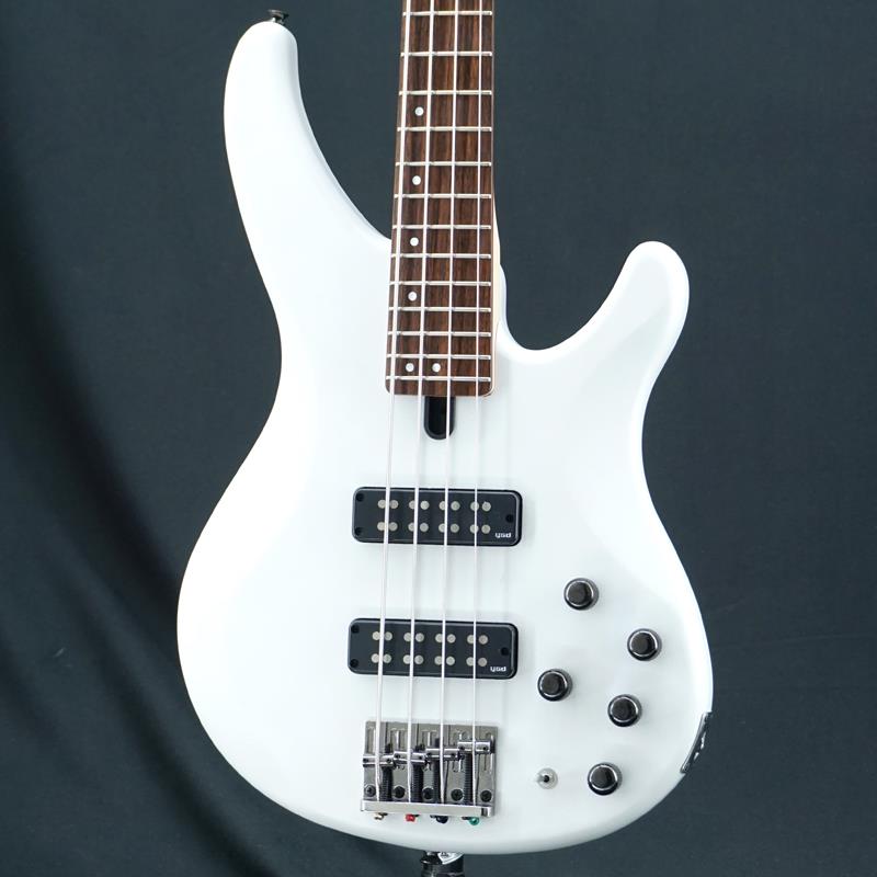 ■商品紹介アクティブベースの次世代スタンダード TRBX楽器本来の耐久性と力強いサウンドを兼ね備えながら、豊かな想像力と斬新なアイディアの基に生まれた新シリーズTRBX。音、演奏性、外観、全てにおいてプレイヤーの限界を超えられるベースを目指して-アクティブ・ベースの次世代スタンダードモデル。ヤマハの革新的なデザイン、精密な工学技術、熟練した職人の技、それらを独自に組み合わせ、開発チームYGD(Yamaha Guitar Development)のメンバーは、一切の妥協を許さないプレイヤーのための楽器TRBXを創りだしました。TRBXは太く力強い音を核としつつ、個々のプレイヤーの個性を失わない柔軟な音作りが可能。高い演奏性と軽量化を実現する設計構造により、圧倒的に高いポテンシャルと信頼性を獲得します。細かな擦り傷やヘッド部分に軽い打痕がございますが、比較的キレイなコンディションです。トラスロッドの余裕もあり、ネックコンディションは良好です。Weight≒3.60kg付属品：汎用ソフトケース検索キーワード：イケベカテゴリ_ベース_エレキベース_小型ボディ・多フレット_YAMAHA_TRBX Series_ユーズド SW_YAMAHA_ユーズド JAN:2500030813055 登録日:2025/12/22 エレキベース ヤマハ やまは