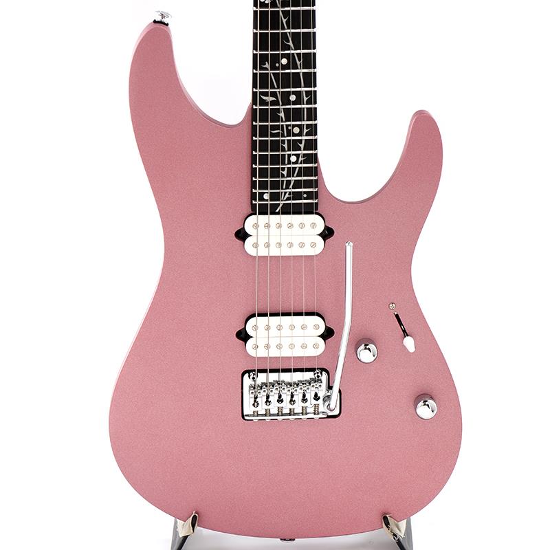 ■商品紹介お勧め良質中古品！Tim Henson（Polyphia）シグネチャー・新カラー・モデル、Ibanez TOD10-MM がお勧め良質中古品で入荷！2024年製です。新カラーのMetallic Mauveが高貴な存在感を放つ1本です！Tim Henson (Polyphia) Signature New Color Model feat. Fishman PU !!AZシリーズをベースに Fishmanピックアップを搭載し、Tim氏本人が Tree Of Death と名付けた、指板インレイ・デザインが印象的な、Tim Henson（Polyphia）シグネチャー・新カラー・モデル！！お勧め良質中古品で入荷致しました！◆AZ Oval C Roasted Maple neck加熱処理されたメイプル材をネックに使用しています。加熱処理をすることで、形状安定性、反りに対する耐久性、耐水性、温度変化に強いといった特長を持っています。ネック裏はサテンフィニッシュで仕上げ、スムーズな弾き心地を提供します。自社・他社問わず数十種類のギターのネック・グリップを計測、分析して完成したオリジナル・ネック形状です。指板とネックの接着面から指板エッジにかけてなだらかに落とし込むようにシェイピングし、指板エッジを丸めたコンフォート・グリップです。ボールミル加工によって正確に且つ確実にその形状を再現しています。ネック幅はナットで42mm、24フレットで57mmに設定し、ロー・フレット部では握り込みやすさ、ハイ・フレット部にかけては親指をネック裏に置くクラシカル・スタイルでの演奏性を特に配慮した形状となっています。◆Ebony fretboard with Stainless Frets指板材には、素早い音の立ち上がりと豊かなサステインが特長のエボニー材を使用しています。フレットにはステンレス・フレットを採用しています。メンテナンス性に優れ、音の立ち上がりが早く、コード弾きでも分離が良く、ノート弾きでもクリアな出音を特長としています。軽いタッチで押弦でき、速いパッセージを弾いたり、スムーズなチョーキングを行える点に優れている、ジャンボ・サイズを採用しています。◆Tree of Death fingerboard InlayIbanezを象徴する指板インレイと対を成すかのようなネーミングとデザインは、Tim本人の発想で実現したTODモデルを象徴する特別なスペックです。◆American Basswood bodyナチュラルでフラットなトーンを特長とする、アメリカン・バスウッド材をボディに採用しています。◆Fishman Fluence Tim Henson Signature Series pickupsアグレッシブなリード、バッキング・サウンドからシングルコイルのクリーンのようなサウンド、更にはアコースティック・ギターのようなサウンドまで、幅広いサウンドを奏でられるTim Hensonシグネチャー・ピックアップを搭載しています。※006P電池使用◆Fishman Fluence Voicing switch on tone control (push/pull) for Tim Henson Signature Series pickupsトーン・ノブのプッシュ/プル操作によって、ネック・ピックアップとブリッジ・ピックアップそれぞれ3通りの音色を変更することが出来る、Fishman Fluence Voicingスイッチ機能を搭載しています。Neck PickupVoice 1 : 太く滑らかなネック・ポジション・ハムバッカー・サウンドVoice 2 : ナイロン弦ギターの代わりとなるほどにクリーンなサウンドVoice 3 : 滑らかなネック・ポジション・シングルコイル・サウンドBridge PickupVoice 1 : リード・トーンに最適な、Fishman 標準Voice1を改良したサウンド。Voice 2 : Tim本人が好むブリッジ・ポジションのハムバッカー・サウンド。Voice 3 : ネック・ポジションのピックアップのコイルと組み合わせた、Timが理想とするシングルコイル・サウンド。◆Gotoh T1502 tremolo bridge多くのプレイヤーやブランドから、トレモロ・ブリッジの決定版として定評のあるGotoh 510ブリッジを、IbanezとGotohとのコラボレーションで新生させたブリッジです。立ち上がりの良さと、タイトなサウンドを実現する切削スチール製サドルと亜鉛ダイキャスト製のイナーシャ・ブロックを採用し、コード・ワークでの音の分離感の良さも特長としています。弦間ピッチは10.5mmのナロー・スペーシング設計で、スキッピングやハイブリッド・ピッキングを多用するプレイヤーが要求する、弦間をまたいだピッキングのしやすさを追求しました。また、Ibanez Edgeトレモロのアームや、ウルトラ・ライト・トレモロ・アーム（カーボン製/UTA20/別売）も流用出来るアーム・ソケットを採用。従来のアームの様に回し入れることなくスナップ・インでアームを装着できます。プレイヤーの好みに応じて、アーム角度の固定/開放を可能にしたアーム・トルク・アジャスト機構も搭載しています。加えて、スタッドに埋め込まれたイモネジでがっちりと固定することで、チューニングのスタビリティやレゾナンスに大きく貢献するスタッド・ロック機構をも標準装備しています。スムーズなアーミングやアーム・アップが可能な2点支持フローティングを採用しています。今回、お勧め良質中古品が入荷致しました！2022年製です。細かい傷やパーツのくすみ等は見受けられますが、全体的にも使用感の少ない美麗なコンディションの1本です！当店にてフルメンテナンスとクリーニングを施しておりますので、すぐにご使用頂けます。フレットもご使用に問題ございません。ほぼ残っております。ナットも現状のご使用に問題ございません。トラスロッドも通常の調整に問題ございません。電装系もフルチェックしておりますので、動作に問題ございません。ウェイトは約3.33kgです。軽量で使い易いバランスです。新カラーのMetallic Mauveが高貴な存在感を放つ1本です！付属品はオリジナル・ギグケース、アームになります。是非、この機会をお見逃し無く！SN. 240617950Weight≒3.33kg付属品 オリジナル・ギグケース、アーム。■仕様詳細Specsneck type AZ Oval C Roasted Maple necktop/back/body American Basswood bodyfretboard Ebony fretboardTree of Death inlayfret Jumbo Stainless Steel fretsnumber of frets 24bridge Gotoh T1502 tremolo bridgestring space 10.5mmneck pickup Fishman Fluence Tim Henson Signature Series (H) neck pickupActive/Alnicobridge pickup Fishman Fluence Tim Henson Signature Series (H) bridge pickupActive/Alnicofactory tuning 1E，2B，3G，4D，5A，6Estrings D'Addario EXL110string gauge .010/.013/.017/.026/.036/.046nut Graph Techhardware color ChromeNeck DimensionsScale 648mm/25.5Width 42mm at NUTWidth 57mm at 24FThickness 20.5mm at 1FThickness 22.5mm at 12FRadius 305mmR※当店の取り扱い商品は中古の1点限りのご用意となります為、誠に勝手ながらご注文のお客様優先でのご案内とさせて頂きます。お問い合わせやお取置きのご依頼の際は予めご了承下さいますようお願い致します。イケベ楽器店Website以外の商品ページをご覧のお客様は、「取扱店舗の商品ページを見る」または「楽器店の購入ページへ」よりご注文下さい。入ページへ」よりご注文下さい。検索キーワード：イケベカテゴリ_エレキギター_STタイプ_Ibanez_ユーズド SW_Ibanez_ユーズド JAN:2500010801201 登録日:2025/12/22 エレキギター アイバニーズ イバニーズ