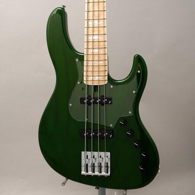 ■商品紹介ATELIER Zの定番モデル「Beta」シリーズがグレードアップして登場。日本を代表するベーシスト：青木智仁氏のシグネチャーモデルとして誕生し、その高い完成度からオールラウンドに使えるアクティブJBモデルとしてプロ/アマチュアを問わず多くのユーザーを持つATELIER Z。旧Betaモデルは24フレット仕様とコンパクトなボディ・サイズをコンセプトに持っており、最近ではYoutubeやSNSを中心に、分かりやすくも精度の高い練習法動画や、多数の入会者数を誇るオンラインサロン「Mutsumiのベース塾」で人気を博している超絶テクニカルベーシスト「Mutsumi」氏のシグネチャーモデル「Beta6 MT Custom」の基調となった事でも知られる人気モデルです。代表機種のマグネチュードシリーズに比べ、取り回しやすい小振りなボディ、大胆なヒールカット・ジョイント方式と24フレット仕様による演奏性の高さは健在で、新しく採用したストリングスリテイナー、ネックジョイント部をヒールカットする事により更に弾きやすく実用的に進化しております。ピックアップはスプリットコイルを採用しノイズレスを実現。スラントさせたポールピースを採用し音に立体感をプラスさせています。プリアンプにはこのモデルの為に開発された3バンドのプリアンプ「AZ-3B」を搭載し、3バンドのブーストとカットが可能となる事で今まで以上にサウンドの幅が広がっております。また出荷状態から取り外し自由なフィンガーランプを搭載し、素早いパッセージも容易に演奏可能となります。ローアクションセッティングでも腰砕けにならない、芯、コシの強いサウンドを得ており、様々なアンサンブル、ジャンルでもしっかりと存在感を示す低音を弾き出します。また、本機はカスタム・カラー、トランスペアレントグリーンを採用し杢目が透けて見えるクールなルックスとなっております。更にハードウェアをクロームパーツを採用しレギュラーのBeta4とは一味違った魅力を放つ一本を是非お試し下さい。■仕様詳細SpecificationsScale : 34Neck : MapleFinger board : Maple 24FBody : Ash2PTuningkey : GOTOH GB-528Bridge : ATELIER Z BB419Pickups : ATELIER Z JZ-4Preamp : ATELIER Z AZ-3B（Treble：±18dB/7KHz・Middle：±7dB/400Hz・Bass：±8dB/70Hz・Gain：トリマー付き）Controls : M’Vol， BAL， M’Tone/sw， MID， Treble/BassColor : TP-GR MHセミハードケース付属検索キーワード：イケベカテゴリ_ベース_エレキベース_JBタイプ_ATELIER Z_Beta Models_新品 SW_ATELIER Z_新品 JAN:4562211296864 登録日:2026/01/19 エレキベース アトリエ アトリエZ アトリエゼット