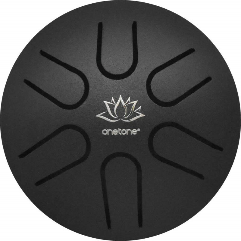 ■商品紹介＜ONETONE/TONGUE DRUM＞タングドラムは、スリットドラムとも呼ばれ、体鳴楽器に属する比較的新しい楽器です。キーの形状が舌（タン）に似ていることから、タングドラムと呼ばれています。体鳴楽器とは楽器自体の振動によって音を出す楽器ですが、今日ではその落ち着きのある穏やかな音色が瞑想、ヨガ、サウンドセラピー等のシーンで注目され、人気が高まっています。マレットや指でキーを叩くシンプルな演奏方法なので、難しい技術は必要とせず、年齢、楽器の知識・経験を問わず、どなたでも簡単にお楽しみいただけます。＜OTTG-03/BK＞・カラー：ブラック・キー：6音（Aメジャー・ペンタトニック・スケール）・材質：チタン・本体重量：約125g・パッケージ込重量：約185g・本体サイズ：7.5×7.5×4.6(cm)・パッケージサイズ：10.5×9×6.5(cm)・付属品：取扱説明書、マレット×1、キーナンバーステッカー※本製品は正確な12音階と異なり、全体の音程バランスを優先して調律されています。検索キーワード：イケベカテゴリ_パーカッション_ハンドパン・スティールドラム_ONETONE_新品 SW_ONETONE_新品 JAN:4534853040440 登録日:2022/10/22 パーカッション