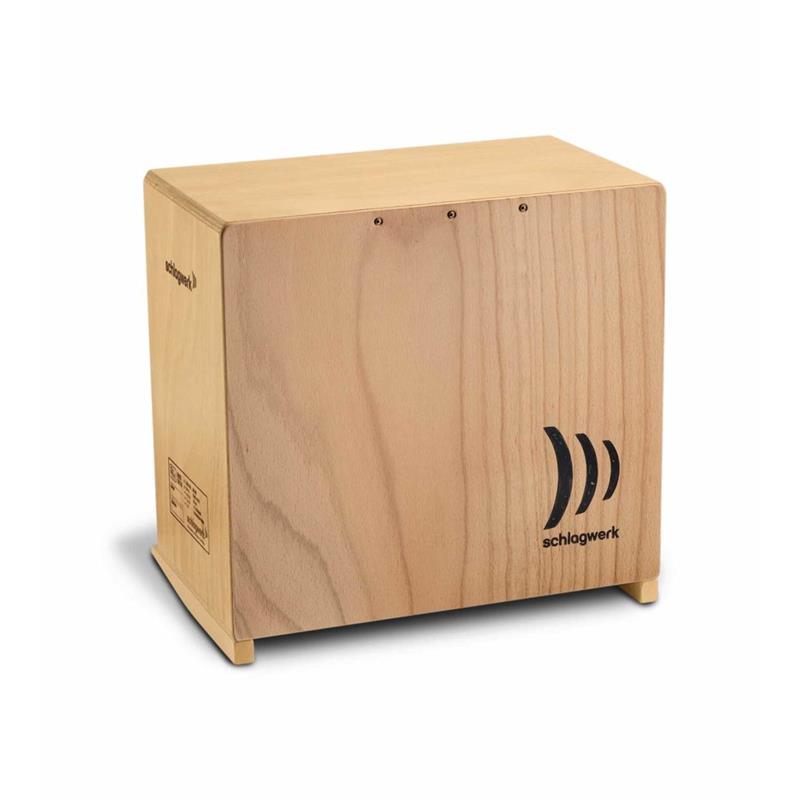 ■商品紹介ASS CAJON＞シュラグヴェルクのベースカホンは、通常のカホンを超える圧倒的な低音を実現したモデルです。大きなボディと特別な構造により、深く豊かなサブベースの響きを生み出し、アンサンブルに力強い土台を与えます。存在感のあるサウンドながら、カホンらしいナチュラルな表現力も兼ね備え、ジャンルを問わず幅広いシーンで活躍するパーカッションです。＜SR-BC462＞2 in Oneの技術を取り入れたベースカホン。軽快で心地よいスネア・サウンドと豊かな低音。アンプラグド・ライブには特にお勧めです。＜スペック＞打面材：ビーチ材側面材：ガボン・ウッド-7プライサイズ：50×30×48cm響き線：40本／着脱可検索キーワード：イケベカテゴリ_パーカッション_カホン_Schlagwerk Percussion_新品 SW_Schlagwerk Percussion_新品 JAN:4260094110634 登録日:2026/02/13 カホン パーカッション シュラグベルク シュラグヴェルク