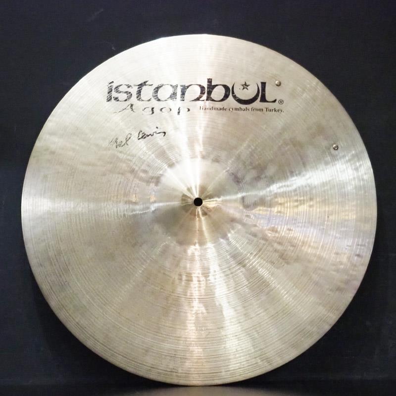 ■商品紹介＜Mel Lewis＞メル・ルイスは Istanbul Agop にとって初めてのエンドーサーでありアドヴァイザーでもありましたが、彼の協力でシグネチャー・モデルを製作するきっかけになった記念すべきモデルです。全体的に薄いライトウェイトのデザインで反応が良く、繊細な表現を可能にしました。美しいレガートは究極のアコースティックサウンドともいえるシンバルです。＜Ride＞微妙なスティックワークにも繊細に反応し、高域の華やかさと中低域の温かみも持ち合わせ、21インチサイズのみに取り付けられたリベットによるジューシーな響きが特長のモデルです。サイズ：21 with 2 Rivet※中古品のためキズや汚れ、打痕等ございます。予めご了承くださいませ。検索キーワード：イケベカテゴリ_ドラム_シンバル_ライド_Istanbul／Agop_ユーズド SW_Istanbul／Agop_ユーズド JAN:2500190868230 登録日:2026/04/15 シンバル イスタンブール アゴップ