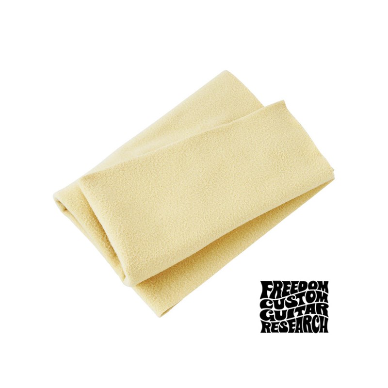 ■商品紹介最高級な超極細繊維による最終仕上げ専用クロス大事な楽器を永い間良いコンディションで使用する為に、楽器のケアは必要不可欠ですが、一番簡単に出来るケアは、やはり楽器使用後の「乾拭き」です。これは弦楽器、管楽器・・etc種類を問わず、あらゆる楽器の基本中の基本です。その際、使用するポリッシュクロスのセレクトは、日頃常に使用するだけに大変重要になってきます。FreedomCGRポリッシュクロスは、特殊な「帯電防止処理」を施した「超極細繊維」を織り上げた、最終仕上げ専用クロスです。超極細繊維を織り上げる事により超微細なクロス表面がポリッシュWAX併用時の拭き取り粉の残りを綺麗に拭き取り、残留ポリッシュWAXの影響からギターを守ります。・汚れた際には洗濯して何度でも繰り返しご使用いただけます。・サイズ：40cm×40cm検索キーワード：イケベカテゴリ_楽器アクセサリ_メンテナンス用品_ポリッシュ_Freedom Custom Guitar Research_新品 SW_Freedom Custom Guitar Research_新品 JAN:4580246220074 登録日:2011/05/05 メンテナンス用品