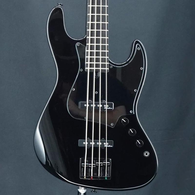 ■商品紹介バッカス・ハンドメイド・シリーズを代表する「WOODLINE（ウッドライン）」のイケベオリジナルモデルの中古品が入荷！ボディーからヘッドトップ＆ネックバックに至るまで全てブラックカラーで仕上げられた精悍なルックスが魅力の1本です。さらに、プラスティックパーツはもちろん、金属パーツまでもブラックで統一された拘りっぷりには脱帽です！基本的には今までのWOODLINEモデルを踏襲しておりますが、細部にわたって細やかなグレードアップが施されています。ディンキー・シェイプを採用したシャープなボディアウトライン、絶妙なコンターのラウンドなど、外観と演奏性の両面でのアドバンテージはそのままに、PUの取り付け位置を今までの60sから70sに変更しており、以前のモデルに比べ、よりアッシュらしい引き締まったキレのあるサウンドを聴かせます。また、パッシブ仕様のモデルにはターボスイッチが標準搭載されており、トーンポットをプッシュ/プルすることでピックアップの配列をパラレル/シリーズに切り替えが可能となっています。パラレル(並列接続)からシリーズ(直列接続)に接続方法を変えることで、より押し出しの強いサウンドが得られ、幅広いサウンドがお楽しみいただけます。細かな擦り傷や打痕がございますが、演奏上は問題無くお使いいただけます。トラスロッドは締め方向に若干固めではございますが、通常調整範囲で余裕がございます。ネックコンディションは良好です。Weight≒4.37kg付属品：純正ギグケース検索キーワード：イケベカテゴリ_ベース_エレキベース_JBタイプ_Bacchus_HANDMADE SERIES_ユーズド SW_Bacchus_ユーズド JAN:2500030786663 登録日:2025/10/19 エレキベース バッカス