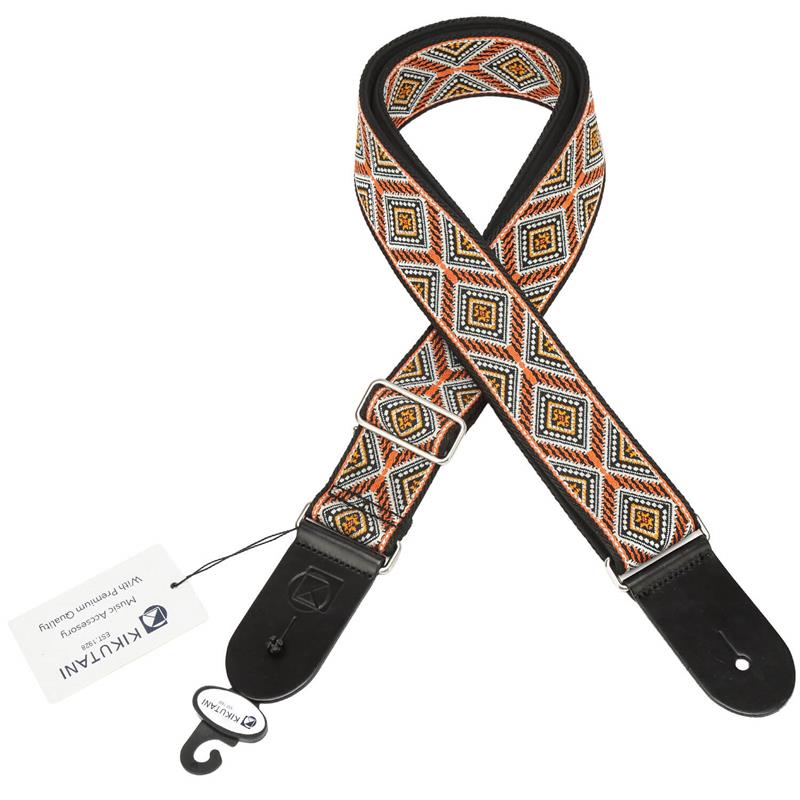 ■商品紹介KSTR-316ギターストラップは、耐久性とスタイルを兼ね備え、あらゆるギターとファッションにマッチするデザインです。エスニックなジャガード生地を採用し、それにナイロン生地を組み合わせることで、見た目の美しさと実用性を高めています。滑りにくい設計でありながら、適度な滑りも可能で、自然と最適な演奏ポジションを保つことができます。■特徴素材：高級感のある立体的なジャガード生地と耐久性に優れたナイロン生地の組み合わせ。デザイン：エスニックなパターンが特徴で、多様なギターや服装に合わせやすい。裏地：耐久性があり軽量なナイロンを使用し、滑りにくく、かつ自然な演奏ポジションの取りやすさを考慮。調節機能：直感的に長さを調整できるメタルバックルを採用。エンドタブ：耐久性のあるカウハイドレザーを使用し、楽器へのダメージを最小限に抑える。■長さ：約95〜162cm■幅：約50mm※画像はイメージです。楽器本体は付属しません。検索キーワード：イケベカテゴリ_楽器アクセサリ_ギターストラップ_Kikutani_新品 SW_Kikutani_新品 JAN:4515515630247 登録日:2026/02/03 キクタニ ストラップ
