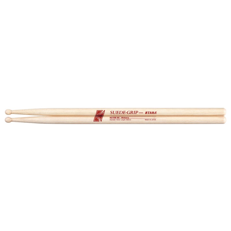 ■商品紹介＜Suede-Grip Series Drum Stick＞初心者から上級者まで多くのドラマーを悩ませる演奏中のスティックの滑り。この滑りによって集中力を削がれ、身体にも必要以上の 力み が生じ、その結果演奏中のパフォーマンスを下げてしまいます。そんなスティックの滑りを防ぎ、しっかりとホールドできるドラムスティックが Suede-Grip Series。フローリングにも使用される滑り止め塗料をフィニッシュに使用することで、握った瞬間にスティックが手に吸い付くような密着感と強いホールド力を実現。『演奏中にスティックをよく落としてしまう 』『手のひらが乾燥しがちで、スティックがよくすっぽ抜ける』といったドラマーの方にお勧めで、しっかりとスティックをホールドすることができます。また、グリップテープを貼り付けるタイプとは異なり、スティックの直径が変わったり、演奏中にゆるんだりすること無く、自然な振り心地のままプレイできることも魅力です。演奏中のスティックの滑りから解放されることで、ドラマーが持つパフォーマンスを思う存分に発揮する新モデルです。＜主な特徴＞1. 滑りを防止する、 Suede-Grip Finish によりしっかりとホールドすることが可能2. 滑り止めテープとは異なり、自然な振り心地のまま演奏可能3. 逆さ持ちにしても使用可能4. 手がベトついたり、摩耗で効果が薄れることが無い5. ヒッコリー材とオーク材から選択可能＜スペック＞材質：ヒッコリーグリップ径：15mm長さ：406mmチップ形状：ボールフィニッシュ：滑り止め検索キーワード：イケベカテゴリ_ドラム_スティック_TAMA_新品 SW_TAMA_新品 JAN:4549763261489 登録日:2020/08/26 スティック ドラムスティック タマ 星野楽器