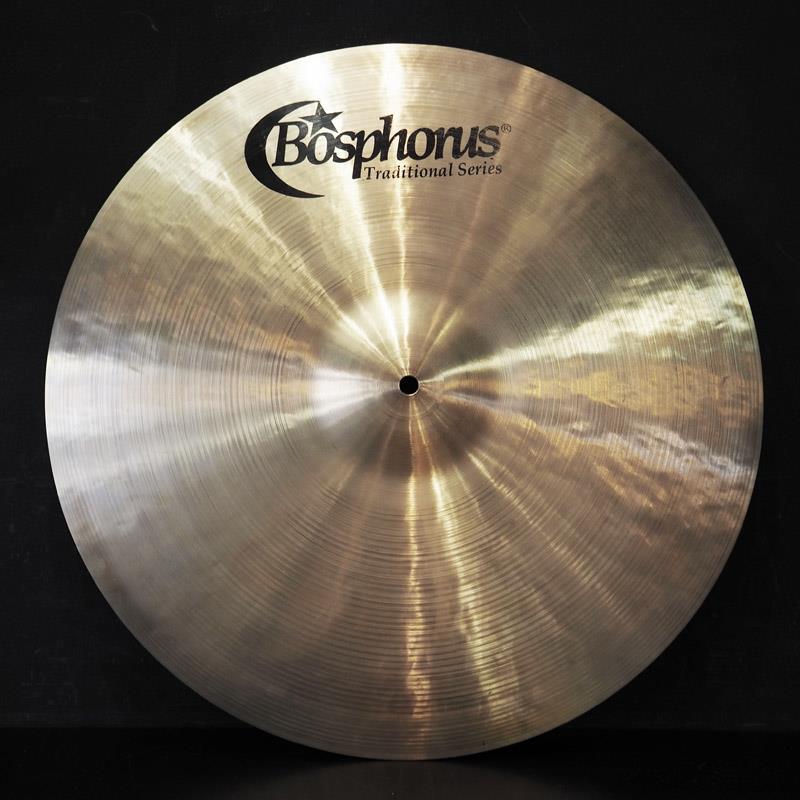 ■商品紹介【ボスフォラス、トラディショナルシリーズ・ライド・シン・20インチの中古品が入荷！】-Bosphorus Cymbals-ボスフォラス・シンバル社は、Hasan Seker（ハサン・セケル）、Ibrahim Yakici（イブラヒム・ヤキジ）、Hasan Ozdemir（ハサン・オズデミール）という3人のシンバル職人よって1996年に設立されました。3人はトルコにおいて最も経験豊富な現役のシンバル職人であり「巨匠」と呼ばれています。　ボスフォラス社の創設者である三人の職人たちは仲の良い幼馴染で、かなり若い時期にシンバル職人となり、シンバル製作のあらゆる過程をじっくり修行し技術を習得していきました。彼らの師匠は60年代、70年代に伝説となったシンバルを作った巨匠たちであり伝統的な製法を学びました。その工房で16年間働いた後、三人は自分たちの会社を設立しましたが、現在も彼らは昔の従業員たちと良い関係を維持しているとともに、今日に至るまでシンバル製作を学んだ恩師への敬意を持ち続けながら、シンバル製作に取り組んでいます。ボスフォラス・シンバル社は現在16人のシンバル職人を擁し、そのうちの8人は修行中の職人です。三人のシンバルマスターは、30年近い経験を基に弟子たちへ完璧なシンバルを生み出す為の手助けをしながら共に工房で手作り仕事を続けているのです。＜Traditional＞ボスフォラスのお届けするスタンダードラインナップ。どんなシチュエーションにも適応できるよう、ダークでデリケートな音から明るく激しい音までバランス良く仕上げました。幅広いジャンルの方にお勧めできるラインナップです。＜Ride Thin＞多様なジャンルに対応する伝統的なスタンダードモデルで、こちらは軽いウェイトに仕上げられたモデルです。ボスフォラス独特の薄手でありながらも軽快でクリスピーな粒立ちと、落ち着いた音色で繊細な倍音が得られます。カップ音はハイピッチでクリスプなアクセントを発揮し、華やかなクラッシュサウンドも持ち合わせています。サイズ：20インチ※中古品のためキズや汚れ、打痕等使用感がございます。予めご了承くださいませ。検索キーワード：イケベカテゴリ_ドラム_シンバル_ライド_Bosphorus_ユーズド SW_Bosphorus_ユーズド JAN:2500190002047 登録日:2026/03/21 シンバル ボスフォラス