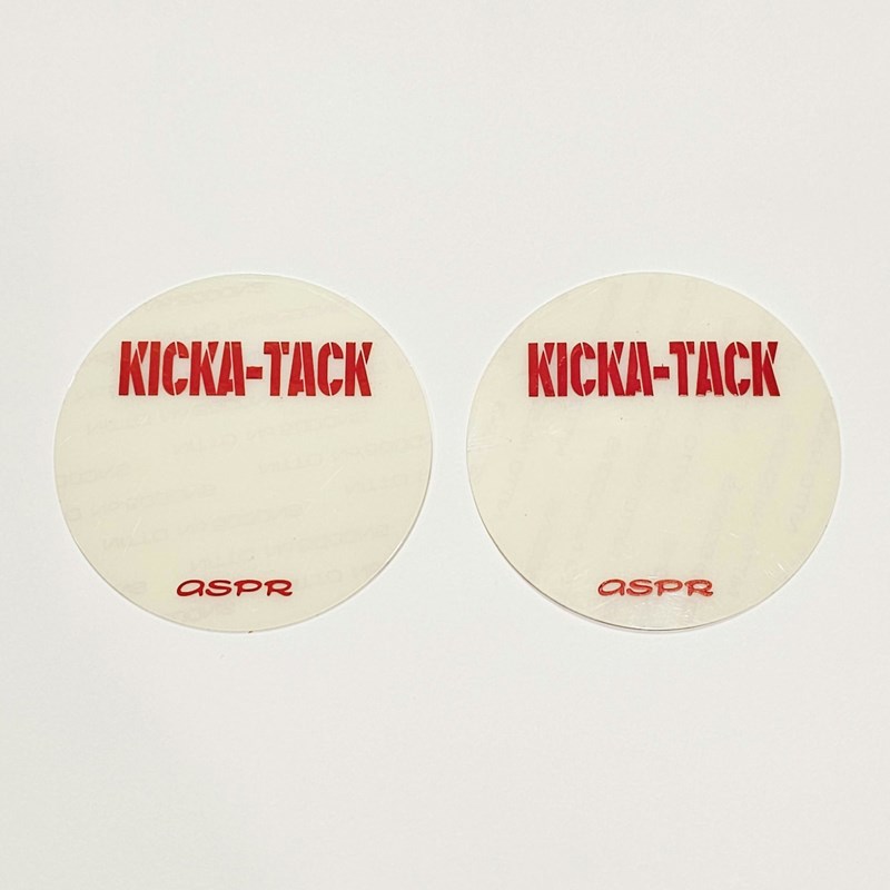 ■商品紹介☆バスドラム用インパクト・パッド☆KICKA-TACKシリーズのアイテムとして開発された樹脂製のバスドラムパッチです。フェルト製ビーターの太いサウンドと打感を活かしたまま、プラスティックやウッドビーターのような硬質成分を加味する効果があります。KAT-Pシングルペダル用（2枚入り）サイズ：直径6.5cm検索キーワード：イケベカテゴリ_ドラム_その他ドラムアクセサリ_ASPR_新品 SW_ASPR_新品 JAN:2500210006406 登録日:2023/11/14 アサプラ