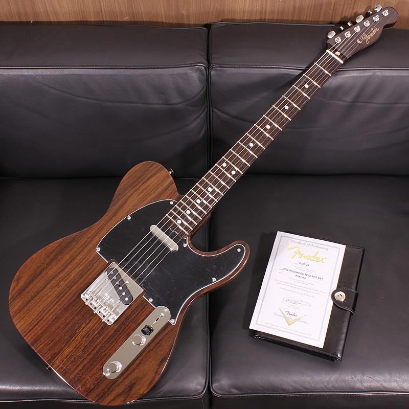 ■商品紹介長期展示在庫入れ替えのためお買い得特価！「Fender Factory Order Tour 2024」現地オーダー品が入荷！日本国内ではツアーに参加したディーラーのみオーダーが可能だった少数生産モデル。「オールローズ」の通称でお馴染みのRosewood Telecasterです！Fenderの伝統を継承したハンドクラフトによる高い精度と技術力を誇る最高峰のセクションFender Custom Shop。オリジナルを踏襲したヴィンテージ・スタイルからプレイアビリティに長けたモダン・スタイルまで幅広いユーザーの要望に高い水準で応えるプレイヤー憧れの極上品。手にした瞬間に感じるクオリティの高さは最高峰と呼ぶに相応しい完成度を有しております。薄いメイプル材をセンターにサンドイッチしたチャンバーボディ構造のローズウッドボディに加え、ネックまで1ピースのローズウッドで揃えた非常にユニークな構造の本機。ラウンドラミネイト指板のGHスタイルとは異なり、メイプルのスカンクストライプとトラスロッドプラグがローズウッドのダークな色味とコントラストを生んでいてお洒落ですね。このスタイルでは懸念されがちな重量も本機では3.86kgと、「オールローズ」だったらまずまずの持ち易さ、と言えるのではないでしょうか。弦をストロークするとよく響くチャンバーボディでありながらも独特の重量感や剛性の高さを感じさせるレスポンスを持っており、他のTelecasterやThinlineモデルとは一線を画す「ならでは」の魅力で弾き手を楽しませてくれる1本です。ネックグリップは60 Style Oval Cと通常ではやや薄めの仕様ですが、本機はローポジションに少し厚みを持たせて全体の厚みにさほど差が無いグリップに設計されています。ネックバックだけトップコートがサラサラのツヤ消しに仕上げられているため滑りが良く、長時間スムーズに演奏するが可能です。指板上はトラディショナルスタイルの小さめフレットに7.25インチラジアスを採用。しっかりとネックを握ってしっかりと弦をアタックすることで楽器が自身の個性を全面に出して振動で応えてくれる、フェンダーを弾く楽しみの原点を再確認させてくれるスペックです。ヴィンテージFenderを日頃愛用されている方にも弾き心地が近く持ち替えやすいのではないかと思いますのでオススメです。ピックアップはハンドワウンドの67 Telecasterを2基搭載。ローパワーで煌びやかなトーン設計のピックアップが「オールローズ」テレキャスターの濃密で重厚感のある鳴りを軽やかにアシスト！このスタイルでしか得られない唯一無二のサウンドがきっと貴方を虜にすることでしょう。近年では製作される機会が少なくレアなCustom Shop製のRosewood Telecaster！当店はこちらの1本のみの入荷となりますのでお見逃しなく！Date: 2/5/25Serial No. R141110Weight≒3.86kgブラックハードケース、認定証、ブリッジカバー、ストラップ 付属■仕様詳細Finish: Nitrocellulose Lacquer Top / WLS UnderBody: Chambered Indian Rosewood Top & Back / Thin Maple Strip CenterNeck: Indian Rosewood 1-PieceNeck Shape: 60 Style Oval C / .850(1st)-.920(12th)inchFingerboard: Indian RosewoodFrets: 21 / Medium Vintage 47095Fingerboard Radius: 7.25inchPickups: Hand Wound 67 TelecasterControls: 3way， Volume， ToneBridge: 67 TelecasterTuners: Schaller F-KeyHardware: Nickel/Chrome検索キーワード：イケベカテゴリ_エレキギター_TLタイプ_Fender Custom Shop_Custom Built Telecaster_アウトレット SW_Fender Custom Shop_アウトレット JAN:0885978779321 登録日:2026/03/22 エレキギター フェンダー ふぇんだー フェンダーカスタムショップ テレキャスター テレキャス