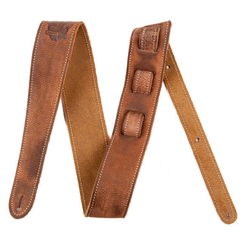 ■商品紹介唯一無二とも言えるこの2インチのRoad Wornストラップは、まるであなたが使い込んだような風合いで、ギターやベースにさらなる個性を与えてくれます。・自由に長さを調整できるので、ほとんどのプレイヤーにフィット・アンティーク調のソフトなスウェードの裏地で、優れた使い心地を実現・レザーに刻印されたフェンダーのRoad Wornロゴが、さらなるヴィンテージ感を演出・ステッチ補強で耐久性アップ■最大幅：約55mm■長さ：約128〜138検索キーワード：イケベカテゴリ_楽器アクセサリ_ギターストラップ_Fender USA_新品 SW_Fender USA_新品 JAN:0717669737252 登録日:2023/06/29 ストラップ ギターストラップ フェンダー ふぇんだー