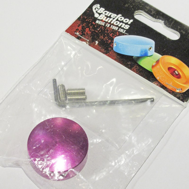 ■商品紹介一般的な3PDTスイッチ用の3点止めスイッチハット。3/8 inch /10mm。V1スタンダードは最も人気のあるサイズです。様々なセットアップに対応できる汎用性を備え、洗練されたロープロファイルの外観を維持しながらペダルコントロールを向上させます。V1サイズは、直径3/8インチの一般的な3PDTスイッチ用に設計されています。検索キーワード：イケベカテゴリ_エフェクター_その他周辺機器・アクセサリ_Barefoot Buttons_新品 SW_Barefoot Buttons_新品 JAN:4589867900044 登録日:2025/05/07 ベアフット