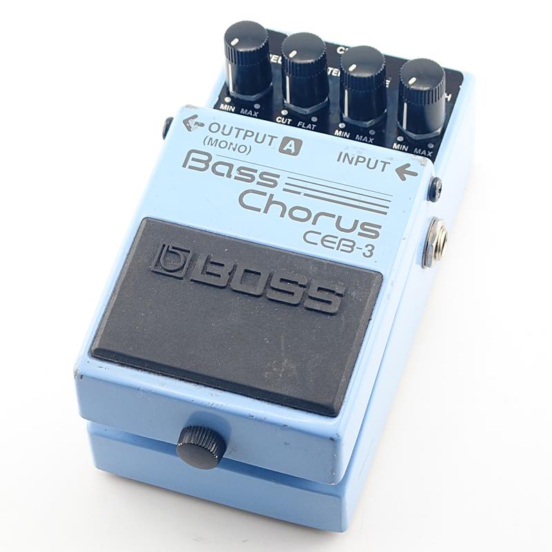■商品紹介BOSSのベース用コーラスエフェクターが中古で入荷！本機「CEB-3」はベース用に帯域をチューンアップされており、広い再生レンジを実現すると共にアンサンブル内でもしっかりとエフェクト効果が感じられるしっかりとした音質にて再生します。ベース用コンパクト・コーラスペダルの中でも非常にロングセラーを続ける、定番的存在となっています。本機にはロー・フィルターが搭載されており、楽器の倍音のみにコーラスをかけたライトな効果から、全帯域にコーラスをかけたヘビーな効果まで実に豊かなサウンド・バリエションを誇ります。また、空間合成方式を採用によりベース音独特の低域に広がりと奥行きを感じさせてくれるナチュラルなエフェクト効果はアンサンブルに溶け込んでくれます。細かい擦りキズが生じておりますが動作に問題はございません。ベースソロや曲間のアクセント等、トーンに広がりをもたらしてくれる逸品です！付属品：なし保証：保証無し現状販売検索キーワード：イケベカテゴリ_エフェクター_ベース用エフェクター_ベース用モジュレーション系_BOSS_Bass Pedal_ユーズド SW_BOSS_ユーズド JAN:2500080901696 登録日:2026/07/09 エフェクター コンパクトエフェクター ストンプボックス ボス