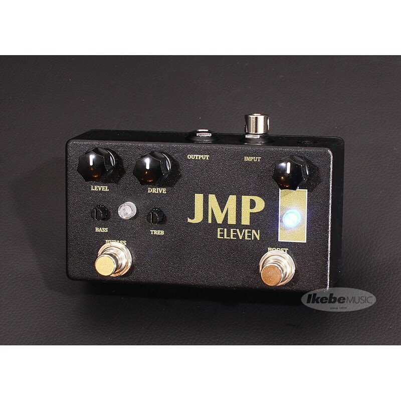 ■商品紹介豊かなローエンドが特徴のドライブペダルが登場！Lovepedal JMP Elevenはヒット作Amp ElevenのOverdrive側のサウンドをMarshall JMPを彷彿とさせるサウンドに改良チューンアップされたモデルとなります。OD（左）とCOT側（右）の2つのセクションは個別にオン・オフすることが可能。単独のセクションだけでも、また両方をオンすることによりブースト音量アップしますのでギターソロに最適です。COTセクションはギターのボリュームやピッキングに繊細に反応しますのでニュアンスを出したプレイにマッチします。BOOST FOOTSWITCH（フットスイッチ） COT側のオン/オフ（トゥルーバイパス）の切り替えスイッチです。BIAS（バイアス） 音量とゲインを調節します。BYPASS FOOTSWITCH（フットスイッチ） OVERDRIVE側のオン/オフ（トゥルーバイパス）の切り替えスイッチです。LEVEL（レベル） 音量を調節します。DRIVE（ドライブ）　ゲインを調節します。BASS（ベース）　低音域の量を調節します。TREB（トレブル）　高音域の量を調節します。電源: DC 9V 内蔵バッテリー・電源アダプター(センターマイナス)サイズ: 121(W) x 67(D) x 55(H)cm検索キーワード：イケベカテゴリ_エフェクター_ギター用エフェクター_歪み系_オーバードライブ_Lovepedal_アウトレット SW_Lovepedal_アウトレット JAN:4589809930719 登録日:2024/05/23 エフェクター コンパクトエフェクター ストンプボックス