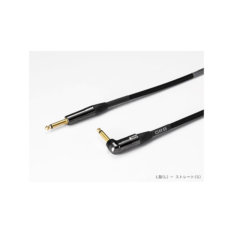 ■商品紹介サウンドデザインを見直し、「CS216 Phone Pro」から音質をさらに洗練させ生まれ変わった「CS216im Phone Pro」。部品の選定も徹底的に行い、端子にはORBオリジナルカスタムのノイトリック社製金メッキプラグを使用、シェルに硬質黒ニッケル鍍金を施し、剛性を高め振動を防ぐことによる音質向上と共に、傷がつきにくく、美しい深みのあるガンメタリックカラーが上品なルックスを表現いたします。ケーブルは国内工場で製造したCS216を採用し、数値上のテストだけではなく、アーティストの方々による厳しい実使用テストによりサウンドを徹底的に鍛え上げました。CS216の芯線には国産高純度無酸素銅を使用し、高い伝導率による優れたレスポンス、リニアで豊かな低域と、ORBの拘りであるクリアで音楽的なサウンドを高い次元で融合いたしました。J7譲りのナチュラルでワイドレンジな特性に、程よい音の芯と力強さを加えたような、生き生きとした音楽的なケーブルへと仕上げられています。音像が甘くなりがちなアクティヴベースや多弦ベースの低音弦においても明瞭さをキープします。伝達のロスが無く、強弱を素直に表現できるナチュラルな演奏が可能です。高い音質と共に、産業機器のフィールドで鍛えたノウハウを活かし耐久性にも非常に優れています。アウターネットにまで妥協なく拘り、国内製品を使用、美しい外観と共に制振による音質向上を実現。機械編みアウターネットを自社工場にて手作業で密着させることにより、長期使用にも撚れにくく高い耐久力があります。音質だけではなく、美しい外観を持ち、一本一本丁寧にクラフトマンの手により製作されたORB CS216im Phone Proで、本来の美しい音、音楽をお楽しみください。※ベースコレクションにて試奏用ケーブル3mをご用意しております。■仕様詳細以下の長さでもオーダーいただけます。（プラグは、Neutrik製 S-S， S-L， L-S， L-L からお選びいただけます。）長さ：価格(税込) 1m：15400円3m：17600円5m：19800円7m：22000円10m：25300円通常モデル（本製品）の「J7-Phone Pro」のほか、動きのあるステージパフォーマンス時に、ケーブルを踏んで滑ってしまうことを防ぐため、ケーブルネットを楽器側1mだけに被せた「for Stage Performance」仕様もオーダー可能です。オーダーをご希望のお客様は、お問い合わせにてご希望の仕様をお伝えください。検索キーワード：イケベカテゴリ_楽器アクセサリ_シールドコード_シールドコード_ORB_新品 SW_ORB_新品 JAN:4516110028705 登録日:2023/09/23 シールドコード ギターシールド シールド シールドケーブル ギターケーブル