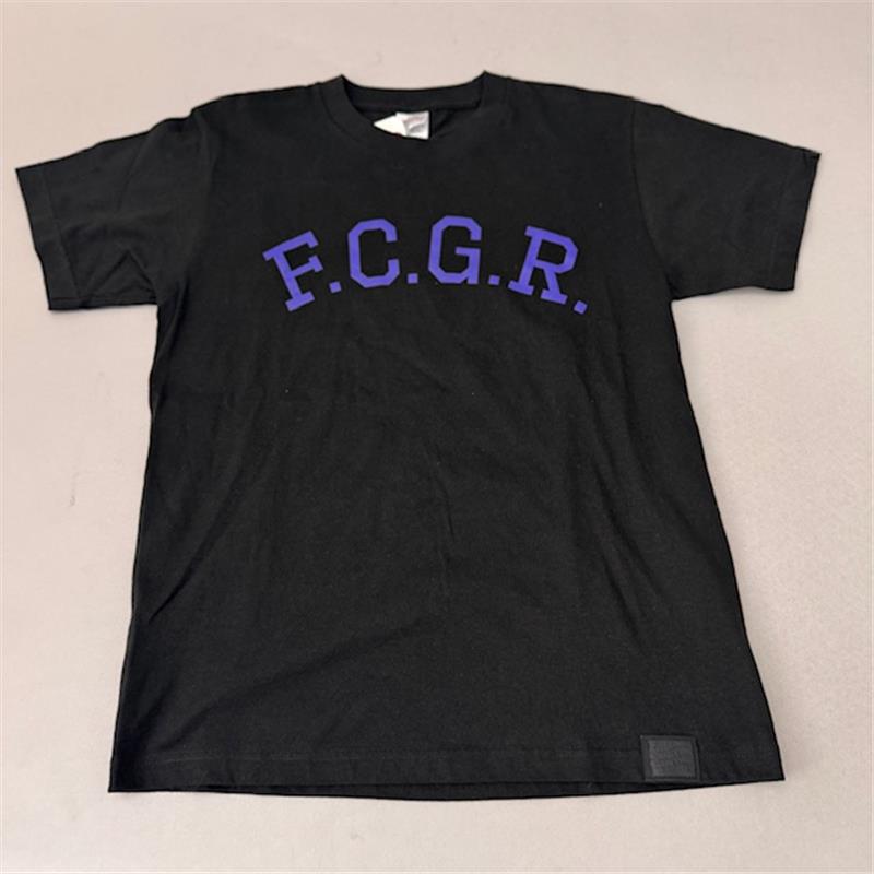■商品紹介F.C.G.R.ユーザーのためのチームTシャツ。5.6オンスのボディにシルクでプリント。検索キーワード：イケベカテゴリ_楽器アクセサリ_メンテナンス用品_その他メンテナンス用品_Freedom Custom Guitar Research_新品 SW_Freedom Custom Guitar Research_新品 JAN:4580246224140 登録日:2025/05/07 メンテナンス用品