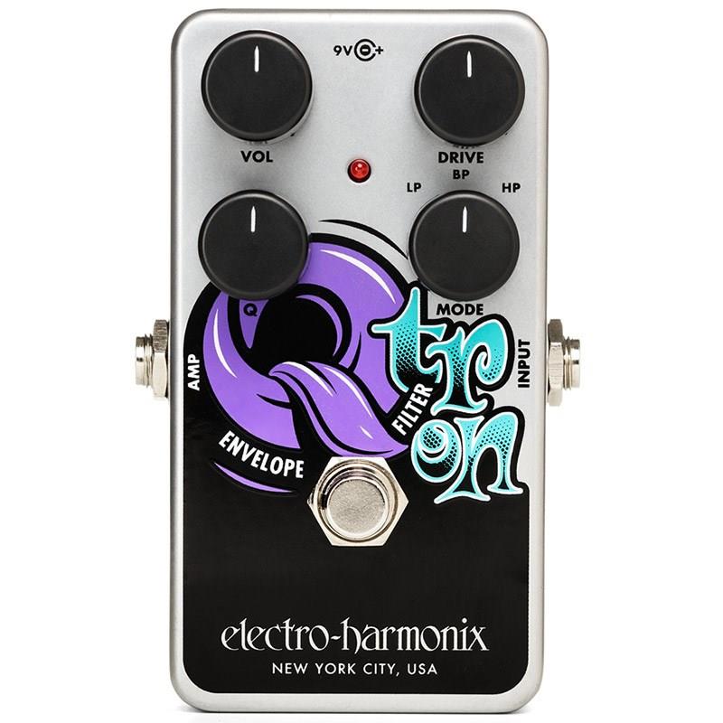 ■商品紹介オーガニックなアナログサウンドと表現力で知られる名機Micro Q-Tron Envelope Controlled Filter のペダルボードに導入しやすいNanoサイズが新たにラインナップ !!エンベロープ・コントロール・フィルターは、音楽シーンのメインストリームだけでなく幅広いジャンルの音楽で使用されており、ギターやベース、キーボード、管楽器などのあらゆる楽器と非常に相性のいいエフェクトです。Nano Q-Tronは、1970年代からエンベロープ・フィルターを製造し、エンベロープ・フィルター・エフェクトのパイオニアであるelectro-harmonixの伝統あるサウンドを継承したペダルです。ユーザーの演奏スタイルやピッキングの強弱に敏感に反応し、入力された信号のボリュームによってフィルター・スイープのカットオフ周波数や中心周波数をコントロールします。これにより繊細な表現からダイナミックなパフォーマンス、オートワウからウルトラファンキーなサウンドまで様々なトーンを作り出します。・出力レベルを調整する VOL コントロール・プレイヤーの演奏の強弱に合わせてフィルター・スイープの感度とペダルのレスポンスを調整つ可能な DRIVE コントロール・フィルターのピークバンドの幅を設定し、エフェクトの強弱を決定する Q コントロール・フィルターをパス ( 通過 ) する周波数帯を切り替える MODE スイッチ ( LP / BP / HP )・トゥルー・バイパス仕様・電源： 9V バッテリー (006P) or 9VDC センターマイナスアダプター JP9.6DC-200( 別売 )・サイズ：114mm (H) x 70mm (W) x 53mm (D)検索キーワード：イケベカテゴリ_エフェクター_ギター用エフェクター_フィルター・シンセ系_オートワウ・エンベロープフィルター_Electro Harmonix_新品 SW_Electro Harmonix_新品 JAN:0683274012384 登録日:2026/04/28 エフェクター コンパクトエフェクター ストンプボックス エレハモ エレクトロハーモニクス エレクトロハーモニックス