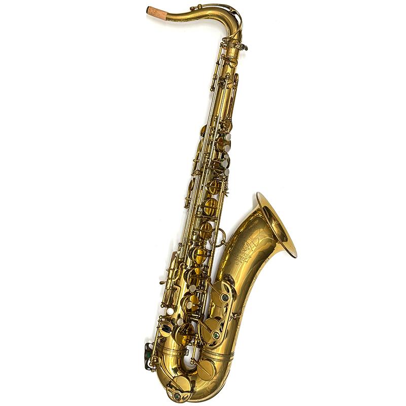 ■商品紹介1960年製フランス・セルマー Mark VI リラッカー塗装状態：リラッカー管体コンディション：★★★☆パッドコンディション：★★★☆ケースコンディション：★★★(★5点満点、★：1 ☆：0.5)フラセルマーク6入荷しました！リラッカーの個体ですが、その後も使い込まれていた様で、全体的に所々と、特にストラップリング周辺にラッカーの剥げ、U字管周りに細かい傷、錆びが多く見られます。他はベルや管体の所々に細かい凹みの修正痕は見られますが、大きなダメージ痕は見られません。タンポは若干使用感ありますが、通常の仕様において交換がすぐ必要になる事はございません。当店にて調整、点検を行いましてから納品させていだきます。付属品：セルマー製フライトケース付属■仕様詳細表面状態：リラッカー（ラッカー残存8.5割以上）管体コンディション：★★★☆パッドコンディション：★★★☆セルマーパックケース付属）(★5点満点、★：1 ☆：0.5)上記のとおり管体に数箇所小さい凹み、F#キーのキーガードに1か所ハンダ外れ、全体的はラッカー荒れ、摩耗が見られます。検索キーワード：イケベカテゴリ_管楽器・吹奏楽器_サックス_テナーサックス_Selmer Paris_ユーズド SW_Selmer Paris_ユーズド JAN:2500230010902 登録日:2025/05/13 サックス テナーサックス テナー セルマー