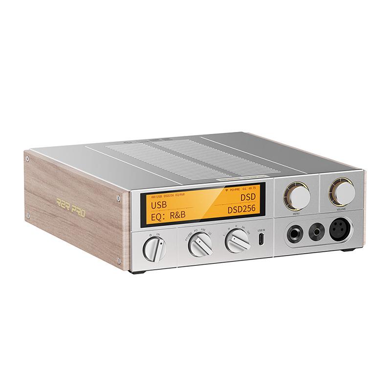 ■商品紹介【製品の特長】★独自開発「R2R PRO」DAC × ネットワークストリーマー　− 24bit+5bit 抵抗ラダーの理想を突き詰めた　DAC内蔵ヘッドホンアンプ　FIIO K17 R2RK17 R2Rは、FIIOが独自開発した24+5bitセグメント型R2R PRO DACを核とする、フラッグシップクラスのデスクトップ型USB DAC内蔵ヘッドホンアンプです。フルバランス差動構成の信号経路と、MJE243／MJE253によるディスクリートClass AB電流増幅アンプにより、32Ωバランス時4000mWの大出力を実現しました。最大で768kHz/32bit、DSD256、MQAフルデコードをサポートします。3基の低位相ノイズ・フェムト秒クロック、64bit浮動小数点DSPによる31バンドロスレスPEQ（AUTO EQ対応）、トロイダルトランスを用いた35W低ノイズリニア電源を搭載しています。ギガビットイーサネットとデュアルバンドWi-Fiを備え、Roon Ready、AirPlay、Qplay、UPnP（DLNA）、NAS再生にも対応。USB DAC、光／同軸デジタル入力、ライン／バランス入力、Bluetooth受信、ストリーミング再生、ローカル再生の8つの動作モードで、デスクトップオーディオの中核を担います。アルミ合金シャーシの両サイドには天然木パネルを配し、3.93インチLCDタッチディスプレイとアルミ合金製赤外線リモコンによる快適な操作性を実現しました。●FIIO独自開発「24+5bitセグメント型R2R PRO DAC」を搭載R2R抵抗ラダーによるD/A変換をFIIOが独自に磨き上げた「R2R PRO」を搭載しました。上位5bitを31本のサーモメーターコード方式抵抗でデコードする24+5bit構成により、一般的にR2R方式で課題となるゼロクロス付近で生じやすい抵抗誤差により発生する歪みを低減。R2R特有の濃密でアナログライクな質感と、ハイエンドDACに求められる測定性能を高い次元で両立しています。最大で768kHz/32bit、DSD256、MQAフルデコードをサポートし、信号経路は入力から出力までフルバランス差動で構成しており左右チャンネルを完全に独立して駆動します。●最大4，000mWの大出力ディスクリートClass AB電流増幅ヘッドホンアンプ出力段にはON Semiconductor製MJE243／MJE253トランジスタペアによるディスクリート構成のClass AB電流増幅回路を採用。32Ω負荷時、バランス出力で4000mW＋4000mW、シングルエンド出力でも1850mW＋1850mWという大出力を確保しており、駆動の難しい平面駆動型ヘッドホンや高インピーダンス機も余裕をもって鳴らしきります。●3基の低位相ノイズ・フェムト秒クロックによる超低ジッター設計ACCUSILICON製のフェムト秒クロック「AS318-L」を45.1584MHzと49.1520MHzの2基、さらにカスタム12MHzクロックを1基、合計3基搭載しました。44.1kHz系と48kHz系のそれぞれに専用クロックを割り当てることで高精度に制御しジッターを極限まで低減、正確な音像定位と静寂なバックグラウンドを実現します。●64bit浮動小数点DSPによる31バンドロスレスPEQ、AUTO EQにも対応360MHz動作の64bit浮動小数点DSP「M21586Q」を搭載し、31バンドの高精度ロスレスPEQを実現しました。AUTO EQに対応しており、お使いのヘッドホンを選ぶだけで最適な周波数特性へ自動で補正します。細かな追い込みから、ワンタップでの最適化まで、思いのままにサウンドを調整いただけます。※デジタル出力にはPEQ処理は適用されません。●ダイナミックレンジ処理技術「DEL（Dual Engine Limiter）」を搭載リミッター技術「DEL（Dual Engine Limiter）」と独自アルゴリズムにより、PEQ上でダイナミックレンジ圧縮（DRC）／拡張（DRE）、リミッター、コンプレッサーの調整が可能です。PCM 44.1k~96kHzの信号はサンプリングレート変換を伴わずに処理されるため、音源のダイナミクスを損なうことなく緻密な調整を行えます。●Roon Ready／AirPlay／Qplay／UPnP（DLNA）／NAS再生にも対応する本格ネットワーク機能ギガビットイーサネット端子と2.4G/5Gデュアルバンド Wi-Fiを搭載。Roon Ready認証とAirPlay認証を取得しているほか、Qplayキャスティング、UPnP（DLNA）、NFS／SMBプロトコルによるNAS再生にも対応しており、単体で完結する高音質ネットワークストリーマーとしてご使用いただけます。●8つの動作モードと、デスクトップの中核を担う豊富な入出力USB DAC／同軸デジタル入力／光デジタル入力／ライン入力／バランス入力／Bluetooth受信／ストリーミング再生／ローカル再生という8つの動作モードに対応します。ヘッドホン出力は6.35mmシングルエンド、4.4mmバランス、4ピンXLRバランスの3系統、ライン出力はRCA（2.5Vrms）とXLR3バランス（5Vrms）を装備しており、パワーアンプやアクティブスピーカーへの接続にも対応。フロントパネルのUSB端子は、DAPやスマホと接続し、USB-DACとして動作させ、リアのUSB-Aは、USBメモリー/HDDストレージ内の楽曲のダイレクト再生に対応しています。●Bluetooth 5.1、LDAC／aptX Adaptive対応の高音質ワイヤレス受信Bluetooth 5.1に対応し、SBC／AAC／aptX／aptX LL／aptX HD／aptX Adaptive／LDACの各コーデックをサポートします。スマートホンやPCからのワイヤレス再生でも、R2R PRO DACとディスクリートアンプが生み出す上質なサウンドをお楽しみいただけます。●物理的に分離した基板構成内部の電源部、デジタル部、アナログ部の各セクションをそれぞれ物理的に分離した基板上に配置することで、電源やデジタル回路のノイズが微小なアナログ信号へ回り込む経路を構造的に遮断し、信号処理の正確性と完全性を確保して、より純度が高くクリーンなオーディオ出力を実現します。●トロイダルトランス採用、35W低ノイズ・リニア電源スイッチング電源を排し、トロイダルトランスを用いた35Wの低ノイズ・リニア電源を搭載しました。4700μFの大容量電解コンデンサ5基とRubycon製固体コンデンサ、さらにTI製超低ノイズLDOレギュレーターによる多段レギュレーションを組み合わせ、デジタル部・アナログ部それぞれへ極めてクリーンな電力を供給します。●クリーンな電力供給を実現する、独立給電＋多段構成のアナログ電源デジタル回路とアナログ回路には独立した電源を供給し、両者間のクロストークと干渉を回避。アナログ部はさらに多段構成の電源で駆動し、D/A変換部やローパスフィルターなど多くの段に専用の電源制御回路を配置しました。二次側には低ノイズ・高PSRRのTI製LDOレギュレーターを備え、安定してクリーンな電力を供給し続けます。●ハイエンドグレードのオーディオパーツを惜しみなく投入適材適所に厳選パーツを配置し、信号経路の細部まで音質を追求しました。・Nichicon製オーディオ用コンデンサ×4・ELNA SILMIC II×4／ELNA RA3×6・WIMA製オーディオ用フィルムコンデンサ×4・NEUTRIK製金メッキコネクター・銀メッキ無酸素銅（OFC）内部配線×4組・TI製低ノイズオペアンプ●3.93インチLCDタッチディスプレイと5つのノブによる、直感的な操作性と専用アプリ「FiiO Control」でワイヤレスコントロール3.93インチの横長LCDタッチディスプレイを搭載し、再生情報やVUメーターなどを美しく表示します。電源、アナログ出力レベル、ゲイン、ボリューム、メニューという5つのノブに加え、付属のアルミ合金製赤外線リモコンにより、デスクトップでもリスニングポジションからでも快適に操作いただけます。さらに、専用アプリ「FiiO Control」を使えば、お手持ちのスマートフォンからリモート操作が可能です。ローカル楽曲の再生、ネットワーク再生、動作モードの切り替え、パラメトリックイコライザー（PEQ）の調整、各種設定の変更まで、手元で自在にコントロールできます。●天然木サイドパネルが生み出す、上質なデスクトップの佇まいアルミ合金製シャーシの両サイドに天然木パネルを配しました。シルバーモデルにはアッシュ材、ブラックモデルにはブラックウォールナット材を組み合わせ、精密機器としての存在感と、木がもたらす温もりが共存する外観に仕上げています。●5系統の保護回路を搭載し、大出力でも安心ヘッドホンアンプ温度保護、トランス温度保護、出力DC保護、過負荷保護、電源入力過電流保護という5系統の保護回路を搭載しました。大出力アンプでありながら、接続機器とヘッドホンを守りながら安心してお使いいただけます。●R2R PRO D/Aコンバーターとは？R2R D/Aコンバーターは、デジタル音声データであるPCM(Pulse Code Modulation)信号に最も忠実な変換形式です。音楽信号をサンプリング時間ごとに切り取りその大きさを記録したものがPCMですが、R-2Rラダー(はしご)と言う抵抗アレイの各段から電流を取り出すことにより、PCM信号の表す音の大きさを直接電流に変換し、アナログ音声を取り出すことが出来ます。FIIOの「R2R D/Aコンバーター」は、R2R D/A変換回路を高精度ディスクリート抵抗と高速スイッチングICの組み合わせで実現したものです。その音はPCMの各サンプリングデータを抵抗ラダー回路で変換することにより、芯のしっかりしたソリッドで力強いものとなります。さらにFIIO R2R D/Aコンバーターには別の特徴も有ります。もう一つの音楽信号フォーマットであるDSD(Direct Stream Digital)にも対応し、DSD信号の基本的なD/A変換方式となるFIR LPF処理をR2R回路によって実現します。そのためDSD信号もPCM変換といった信号処理を行わずダイレクトにアナログ音声へ変換することが可能で、DSD特有のナチュラルな雰囲気のまま再生することが可能です。また本機が搭載する「R2R PRO」は、この回路をセグメント方式へと発展させたFIIO独自のD/A変換回路です。上位5bitを31本のサーモメーターコード方式抵抗でデコードする24+5bit構成とすることで、従来のR2R方式で課題となる抵抗誤差の累積を抑え、更なる歪みを低減。さらに高精度抵抗:192→316個、ロジックIC:2倍以上、FPGAリソース:4倍へと増した物量投下効果により上位5bitのセグメント制御を精緻にし、歪率・ダイナミックレンジ・S/N比の向上を実現しています。(K13 R2RとK17 R2R PROでの比較)一方、現在主流のΔΣ型　D/AコンバーターはPCMデータの前後差分を取り出し次のデータに加える処理を繰り返す事により、PCMデータの大きさを複数のサンプリングに分散させトータルでD/A変換の精度を得る方式です。高速に処理させることにより分解能が向上する特徴が有りますが、反面PCM信号が各サンプリング時間から前後に滲む事になります。その奏でる音にはD/AコンバーターIC各社の特徴が有りますが、D/A変換方式のベースは各社共通なため繊細で整っているといった共通項が存在します。【製品の仕様】●DAC：FIIO独自開発 24+5bitセグメント型 R2R PRO DAC（フルバランス差動構成）●USBコントローラー：XMOS XU316●プロセッサー構成メインSoC：X2000／サブSoC：ESP32-S3DSP：M21586Q（64bit浮動小数点、360MHz）ADC：ES9821Q●クロック：ACCUSILICON AS318-L（45.1584MHz／49.1520MHz）＋カスタム12MHz　計3基のフェムト秒クロック●ヘッドホンアンプ：ディスクリートClass AB電流増幅（MJE243／MJE253トランジスタペア）●対応サンプリングレートUSB DAC：768kHz/32bit、DSD256（ネイティブ）ストリーミング再生：384kHz/32bit、DSD256（DoP）ローカル再生：384kHz/32bit、DSD256同軸デジタル出力：192kHz/24bit、DSD64光デジタル出力：192kHz/24bit●MQA：フルデコード対応●最大ヘッドホン出力32Ω：4000mW（THD+N1%、バランス）32Ω：1850mW（THD+N1%、シングルエンド）300Ω：950mW（THD+N1%、バランス）300Ω：240mW（THD+N1%...検索キーワード：イケベカテゴリ_レコーディング_ヘッドフォン・イヤフォン_ヘッドフォンアンプ・分配器_FiiO_新品 SW_FiiO_新品 JAN:4562314022575 登録日:2026/09/11 フィーオ
