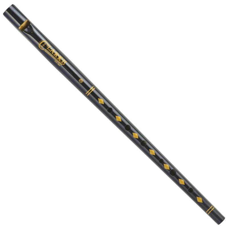 ■商品紹介// CLARKE Original Tinwhistle (クラーク オリジナル ティンホイッスル) //オリジナル・ティンホイッスルは、その名の通り伝統的形状で、吹き口に木が組み込んであり逆円錐形の形をしています。ティンホイッスルを既にお持ちの方や経験者の方にも演奏して頂きたい、本格的なホイッスルです。ケルト音楽のように柔らかく優しい音色で様々な表現も出来ます。安定したピッチを実現し、演奏と共に歴史を感じられるホイッスルです。エアリーでおとなしく耳に優しい音質の関係上、バンドでの使用は工夫を要しますが、古きよき味のあるキャラクター性を活かして、自宅演奏やアコースティック小編成使用を主に活躍させてみるのはいかがでしょうか。■CLARKE (クラーク)古くよりヨーロッパの民族楽器として親しまれてきたホイッスル。ロバート・クラークが「木のホイッスルをブリキで出来ないだろうか」と思い浮かんだアイデアをきっかけに、世界で初めて安定した工場生産を始めたメーカーです。元々アイルランド発祥と言われているホイッスルに透き通った美しい音色が組み合わさり、イギリスに来ていた本場アイルランド人の間で大人気となり、そのブランドが確立されました。175年近くの歴史の中でティンホイッスルを手掛け続ける世界に誇る確かな品質と上等な音色を提供します。■仕様詳細■キー：C調■カラー：黒/ダイアモンド・デカール■チューニング：不可■サイズ：全長320mm/管体最大径15mm/管体最小径10mm※製造の性質上、管体表面にムラがみられる場合がございますが、品質の問題はございません。検索キーワード：イケベカテゴリ_管楽器・吹奏楽器_その他管・吹奏楽器_ティンホイッスル_CLARKE_新品 SW_CLARKE_新品 JAN:5060122441018 登録日:2026/10/11 ティンホイッスル クラーク