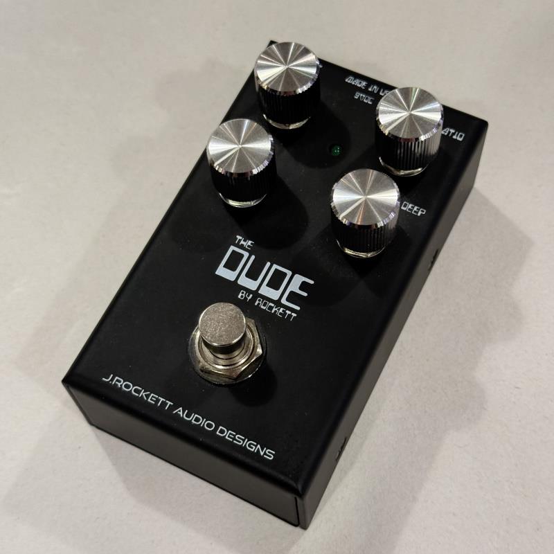 ■商品紹介The Dude V2はクラシック・ダンブル・スタイルのOverdrive Special(ODS)サウンドとフィーリングをデザインしたペダルです。ロベンフォード、ラリーカールトンのクリーンなサウンドから強烈な歪みまでが一台に収まっています。 ヴォリューム・コントロールのアグレッシブさを抑え、値を読み取りやすいノブと、トゥルーバイパス・フットスイッチを搭載しています。コンディション：使用に問題なし要了承箇所：なし付属品：箱、取説保証：修理可能範囲内にて3ヶ月検索キーワード：イケベカテゴリ_エフェクター_ギター用エフェクター_歪み系_オーバードライブ_J. Rockett Audio Designs_ユーズド SW_J. Rockett Audio Designs_ユーズド JAN:2500070798275 登録日:2025/11/11 エフェクター コンパクトエフェクター ストンプボックス