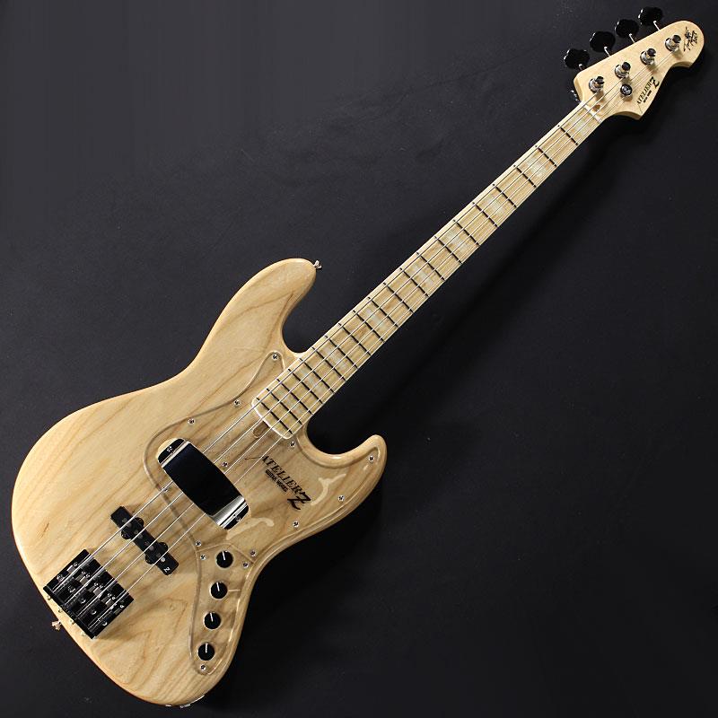 ■商品紹介青木智仁シグネイチャーモデル。1989年、ATELIER Zは青木智仁氏のために誕生しました。ブランドの象徴とも言えるM#245は彼のシグネチャーモデルであり、ATELIER Zが初めてリリースした製品になります。2006年6月、惜しまれつつ去って逝ってしまった彼が、いくつもの青木智仁モデルの変遷を経たのち、最後にたどりついたモデル、彼のキャパシティを最大限に表現できる道具としての最終形を纏ったスペックにて製作されるのが、2018年に登場した当モデルになります。ボディには厳選のヘヴィウエイトアッシュが採用され、経年変化を経た風合いのソフトなヴィンテージカラーにて仕上げられています。何より、ヘッドトップの「青木智仁のサイン」が、シグネチャーモデルとして圧倒的な存在感を示しています。その他の特長として、ヒップショットはシャーラーBMFLを使用したDチューナー(ATELIER Z Custom)を搭載しています。また、プリアンプにはバルトリーニ/TCTプリアンプが搭載されており、MCT250のミッドモジュールとの組み合わせにより、ローミッドレンジのブーストとカットが可能となっています。こちらの調節は、裏蓋に取り付けられたトリマーによるクイック操作が可能となっています。また、当モデルにはフルサイズのピックアップフェンスが装着されています。また、ヘッド裏には調整レンチホルダーが装備されています。厳選されたヘヴィウエイトアッシュが放つそのサウンドはまさにあのサウンド。強靭でよどみのなく、太いボトムを備えつつクリアなトーンを、屈強なアタック感、バキンッと歯切れ良く力強く抜ける音像にて出力します。整然としたあのビートを紡ぎ出す、まさにイメージ通りのサウンドがご堪能頂けます。入魂の仕上がりが生み出す、極上のサウンドを是非、お楽しみください。Weight: ≒5.24kgS/N: #042271■仕様詳細【Specifications】Scale: 34inchNeck/Fingerboard: Maple 1P 20FBody: Ash 2pc.Tuningkey: GOTOH FB-30D tuner: Original Schaller BMFLBridge: ATELIER Z BB419Pickups: ATELIER Z JBZ-4Preamp: Bartolini TCT + MCT250Controls: FVol.，RVol.，Treble， Bass/sw(Active/Passive)， MID=TrimerPickupfence: ZPF-3600Color: VN (TA CUSTOM)ギグケース付属検索キーワード：イケベカテゴリ_ベース_エレキベース_JBタイプ_ATELIER Z_Musician's Models_新品 SW_ATELIER Z_新品 JAN:4562211297090 登録日:2026/03/23 エレキベース アトリエ アトリエZ アトリエゼット