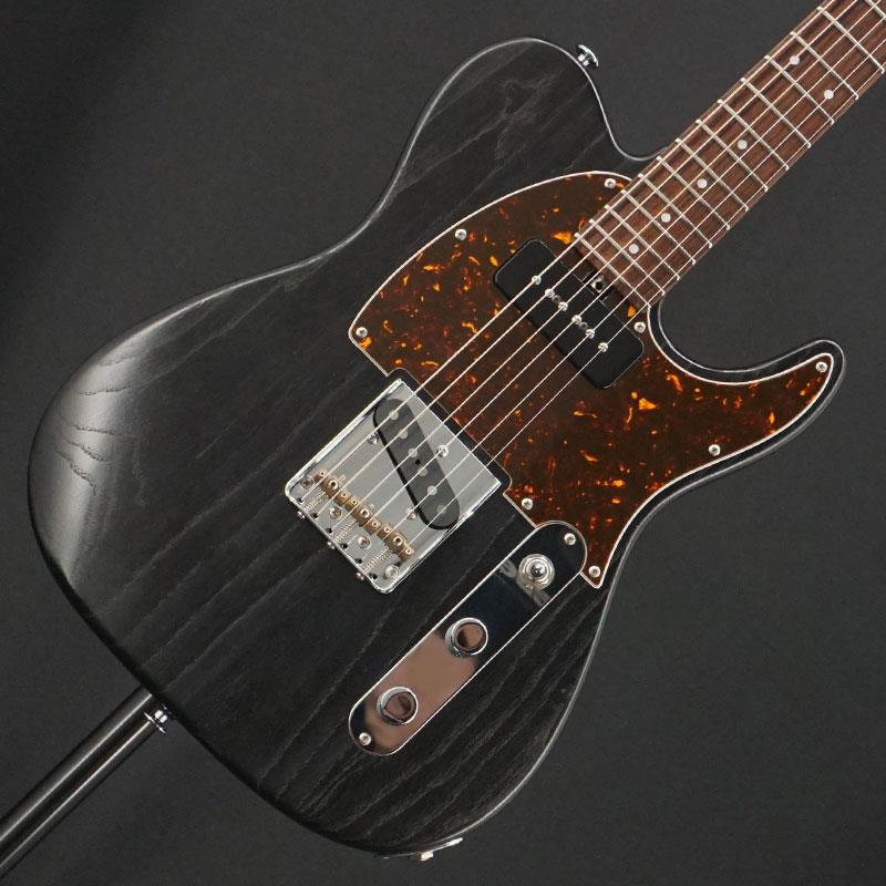 ■商品紹介Bacchus TACTICS！オイルフィニッシュの手触りが楽しめる中古品が入荷！コストパフォーマンスに優れたTACTICSが入荷しました！フロントにP-90タイプのPUを搭載し、太くあたたかみのあるサウンドを楽しめ、リアのTLスタイルシングルPUはTLタイプならではの歯切れよく粒の揃ったサウンドを出力！軽量なボディに抱えた際に馴染むバック/エルボーカット、ジョイント部の落とし込みもあり演奏性抜群！ジャンルを選ばず取り回しの良い一本です！当個体状態といたしましては、ボディバックのバックルキズにさらにはボディ全体にスレキズ、弾きキズ、うち傷、ハードウェアのくすみさびが御座いますプレイヤーズコンディションとなっております。フレットは7割程度の高さを残し、ネックコンディションやトラスロッド、電装系含め演奏面で問題はございませんので、まだまだ末永くお付き合いいただける1本としてお迎えいただけます。この機会に是非ご検討ください！オリジナルソフトケース付属Weight≒3.41kg■仕様詳細BODY:ASH 3PNECK:MAPLEFINGER BOARD:INDIAN ROSEWOODSCALE:25.5 inchWIDTH AT NUT:42mmRADIUS:310RMACHINE HEADS:GOTOH SG360-07 CNUT:BONEBRIDGE:GOTOH Ti-TC1SCPICK UPS:ORIGINALCONTROLS:1Vol，1Tone，3way toggle SWFINISH:OIL FINISH検索キーワード：イケベカテゴリ_エレキギター_TLタイプ_Bacchus_CRAFT SERIES_ユーズド SW_Bacchus_ユーズド JAN:2500010830409 登録日:2026/01/21 エレキギター バッカス