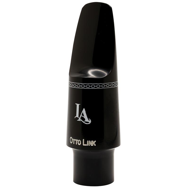 ■商品紹介// Otto Link Hybrid Model LA Hard Rubber for Tenor Sax //LAモデルはアメリカ西海岸、特にロサンゼルス（LA）における幅広い音楽シーンでのサウンドとプレイスタイルを意識し、約2年の年月をかけ開発されました。バッフルがやや高めでチェンバーは小振りのため、パンチがあり高音域が強調されてエッジの立ったサウンドとなり、従来のオットーリンクラバーのモデルとは一線を画した特徴的なモデルです。力強くブライトなサウンドが求められる音楽シーンで活躍し、ゆっくりとした息ではオットーリンクらしいウォームなサウンドを生み出すバランスの良さも持ち合わせています。ビークが低めになっているため、メタルマウスピースからの変更や、アルトサクソフォンからの持ち替えもスムーズです。オットーリンクらしいクラシックなDNA、そしてモダンなデザインを融合させた意欲作です。■得意なジャンル：ロック、ポップ、ジャズ、ブルース、ファンク、フュージョン、R&Bなど、あらゆる現代スタイルに適しています。■特徴：力強く温かみのある低音域で、ダイナミックで明るく最先端のサウンドで、エアフローも増加しています。■抵抗感：中程度の抵抗で、反応の良い演奏性と簡単なダイナミックコントロールを提供します。■能力：力強く、アンサンブルのブレンドやソロの突出さの両方を扱える汎用性を持っています。【Hybridモデル】JJ Babbittがエルクハートで培ってきた伝統的な職人技と仕上げと、Theo Wanneの最新の工程管理、精密製造、測定基準を融合させたマウスピースです。マウスピースが持つ象徴的な魅力を守りながら、個体差を解消します。ハイブリッドモデルにはマウスピース本体にロット番号が刻印されます。■仕様詳細■オープニングラインナップ(テナー用LAラバー)「6*」2.41mm…ベルグラーセン95、デュコフD6相当「7*」2.67mm…ベルグラーセン105、デュコフD7相当「8*」2.92mm…ベルグラーセン110と120の間、デュコフD8相当※オープニングによっては納期を頂戴する場合がございます。※国内展開サイズラインナップとなります。■素材：ラバー■付属品：ポーチ、外箱検索キーワード：イケベカテゴリ_管楽器・吹奏楽器_サックス用アクセサリ_マウスピース_テナーサックス用_Otto Link_新品 SW_Otto Link_新品 JAN:0812821002657 登録日:2026/09/12 マウスピース オットーリンク オットー