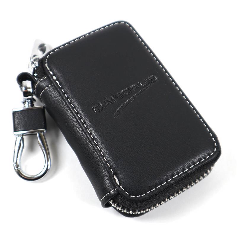 ■商品紹介ドラムチューニングキーにソケットレンチ機能を組み合わせた便利なマルチツールです。古いドラムのストレイナー調整や、緩んだラグネジに使用するプラス／マイナスドライバーに加え、ハードウェアのジョイント部や調整部に多く使われている六角ネジにも対応。より汎用性の高いサイズを採用し、幅広いシーンで活躍します。予期せぬトラブル時に必要となる工具は、コンパクトに常備しておくと安心です。セット内容：ソケットレンチ、チューニングキー、交換用ドライバー （マイナス／プラス／六角ネジ用：2mm・2.4mm・3mm・4mm）、ケースケース寸法：60mm × 90mm × 25mm検索キーワード：イケベカテゴリ_ドラム_その他ドラムアクセサリ_CANOPUS_新品 SW_CANOPUS_新品 JAN:4511239097052 登録日:2026/01/22 カノープス カノウプス