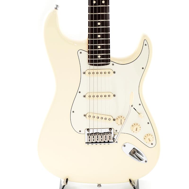 ■商品紹介お勧め中古品！Fender USA Jeff Beck Stratocaster Up Dateがお勧め中古で久しぶりの入荷！2013年製です。ジェフ氏を強烈にイメージするOlympic Whiteカラーが堪らない1本です！2023年に惜しくも亡くなられた、多くのミュージシャンのみならず、Fender社のマスタービルダーの方々にも尊敬されている、名手中の名手、ジェフ・ベック氏！　貴方の神業を私達はけっして忘れません。。今回、Fender USA Jeff Beck Stratocaster Up Dateがお勧め中古で久しぶりの入荷！2013年製です。ストラトキャスターの名手と言われれば、誰もが思い浮かべるまさにギターの神様「ジェフ・ベック氏」のシグネチャーモデルです！ロックペグ、LSRローラーナット、シングルPUながらも出力の高いホットノイズレス・ピックアップと2点支持シンクロ・ナイズド・トレモロを取り入れ滑らかなフィンガリングや絶妙なアーミングを実現させるマストアイテム！抜群の演奏性を誇り、彼のファンのみならず多くのギタリストに共感を得ているモデルです。セラミックを使用したノイズレス・ピックアップが出力する粒立ちの良いトーンが小気味良く、脳裏にあのフレーズが浮かび上がります。精度の高いスパーゼル製ロックペグやLSRローラーナットに2点支持のシンクロ・ナイズド・トレモロと最強の布陣が可能にさせる絶妙なアーミングは安定度の高さを物語っています。カスタムショップ製品のクオリティを備えることで更なる高みへと導かれたモデルです！今回、お勧め中古品が入荷です！2013年製になります。細かいスリ傷やピックガードの弾き傷、元々の塗装のへこみ、左側のネックポケットの塗装チップ、全体の色焼け、塗装の引き、パーツのくすみ等は見受けられますが、いずれも現状のご使用に問題ございません。当店にてフルメンテナンスとクリーニングを施しておりますので、すぐにご使用頂けます！フレットはすり合わせ済です。すぐにお使い頂けます。約8割5分残りでございます。トラスロッドも通常の調整に問題ございません。電装系もフルチェックしておりますので、動作に問題ございません。ウェイトは約3.55kgです。丁度使い易くも芯のあるサウンドを生み出すバランスです！ジェフ氏を強烈にイメージするOlympic Whiteカラーが堪らない1本です！付属品はオリジナル・ツイードハードケース、鍵、アーム、レンチ類、シャーラーロックピンの受け側x2、旧代理店の山野楽器の新品時の保証書、日本語取扱説明書、になります。是非、この機会をお見逃し無く！SN. US13042037Weight≒3.55kg付属品　オリジナル・ツイードハードケース、鍵、アーム、レンチ類、シャーラーロックピンの受け側x2、旧代理店の山野楽器の新品時の保証書、日本語取扱説明書。■仕様詳細Body : AlderFingerboard : Rosewood、22Mid-Jumbo FretsPickups : 3-Dual Coil Ceramic Noiseless StratControls : Master Volume、 Tone1 (Neck)、 Tone2 (Middle、Bridge)、5Way-SWBridge : American Standard 2-Point Sychronized Tremolo※当店の取り扱い商品は中古の1点限りのご用意となります為、誠に勝手ながらご注文のお客様優先でのご案内とさせて頂きます。お問い合わせやお取置きのご依頼の際は予めご了承下さいますようお願い致します。イケベ楽器店Website以外の商品ページをご覧のお客様は、「取扱店舗の商品ページを見る」または「楽器店の購入ページへ」よりご注文下さい。検索キーワード：イケベカテゴリ_エレキギター_STタイプ_Fender USA_Artist_ユーズド SW_Fender USA_ユーズド JAN:2500010837057 登録日:2026/02/04 エレキギター フェンダー ふぇんだー フェンダーUSA