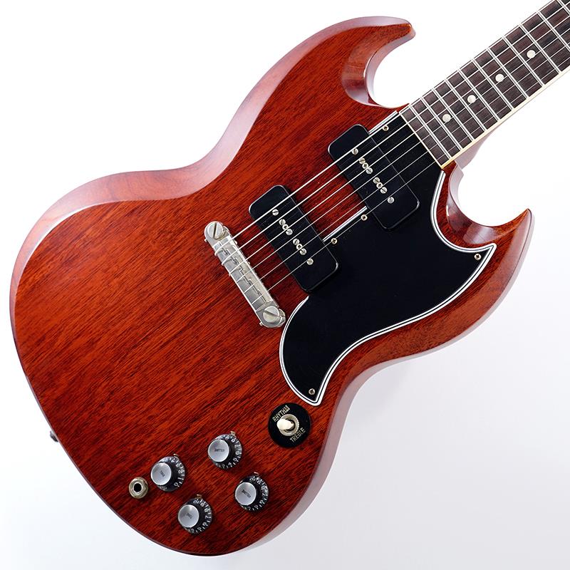 ■商品紹介イケベオーダーのMurphy Lab 1963 SG Special Ressueが入荷！長きに亘り培われた高い製作技術と飽くなき探究心、厳選されたマテリアルにより至高のエレキギター・ベースを製作するために1993年に立ち上げられたGibson Custom Shop。現在もなお昔ながらのハンドクラフト製法と、徹底的に追求したヴィンテージの知識から製作されたカスタムショップ・ラインナップは、他所の追従を許さないほどの見事な作りとなり、プレイヤーの内に秘めるインスピレーションを際限なく沸き立たせてくれる最高の愛機となるでしょう。〜 Murphy Labとは〜カスタムショップ内に誕生したMurphy Lab（マーフィー・ラボ）は、ナッシュヴィルのギブソン・カスタムショップ内に新設されたラボで、科学的検証に基づく最新の技術を駆使して、ギターのエイジング（ヴィンテージ・ギターの経時変化した外観と弾き心地を再現する処理）を専門に行います。ギブソン・カスタムショップの立ち上げ時のメンバーであり、ヒストリック・コレクション開発のプロジェクト・リーダーとして尽力したトム・マーフィーは、その後新品のギターにヴィンテージのルックスとフィーリングをもたらすエイジングというテクニックで活躍してきました。トムのヴィンテージ・ギターへの情熱と深い知識に裏打ちされた技術によって、ギブソン・ギターの自然なラッカーのクラック、演奏による摩耗を見事に再現しています。トム・マーフィーとギブソンは、経時変化によりウェザーチェックと呼ばれるクラックを生じさせる、1950年代、1960年代のニトロセルロースラッカーを科学的に解析し、その変化のプロセスをひも解き、あらゆるモデルのプロトタイプによるテストを重ねて、ヴィンテージ同様のナチュラル・ウェザーチェックを再現するラッカー・プロセスを開発しました。マーフィー・ラボは、トム・マーフィーがギブソン・カスタムショップのチームを率いて、プロトタイプをもとに、あらゆるボディシェイプ、フィニッシュ、エイジング・レベルの検証を始めたことから、その構想が生まれました。その結果、これまでにないリアリティとこだわりを追求したエイジングを行うために、ギブソン・カスタムショップ内に設立されました。トム・マーフィーの存在と、その芸術的な作品の数々は、ギブソンの歴史の中で重要な役割を果たし、今もそしてこれからもマーフィー・ラボとして永遠に引き継がれていきます。本機は4段階で設けられたエイジングレベルで最もダメージが軽微なコンディションの「Ultra Light Aged」が施された1963 SG Special Reissue。細かくも芸術的に施されたエイジングは個体ごとによりクラックパターンが異なった唯一無二を体現！ヘッドのLes Paulロゴが廃され、正式にSGと呼ばれ始めた63年代後期のスペックが再現された当モデルは、アニリンダイフィニッシュよる貫禄のあるチェリーカラー、くっきりと浮かび上がる導管がヴィンテージの風格を漂わせるアダルトな逸品へと昇華させています。基本的なスペックは最新のHistoric Specを採用。サウンドの要となるピックアップにはギブソンの中でも非常に人気の高いシングルコイル・ピックアップであるP-90を採用。メリハリがありながらも、野太いサウンドとSGの薄いボディとのマッチングにより、Les Paul Specialよりも軽快なサウンドを紡ぎ出しており、やはりSGらしい鳴りを響かせてくれます。そしてラップアラウンドブリッジにより、よりボディへと弦振動をダイレクトに伝達される弾き心地は、やはりラップアラウンドブリッジならではの魅力となっております。生産数の少ないモデルとなります為、気になる方はこの機会を是非お見逃しなく！Weight≒3.03kgカスタムショップ・ハードケース、認定書、他付属■仕様詳細BodyBody Material: 1-Piece Solid MahoganyBinding: Fingerboard 1-Ply CreamWeight Relief: NoneFinish: Nitrocellulose Lacquer; Murphy Lab Ultra Light AgedNeckMaterial: 1 Piece MahoganyProfile: Authentic '63 Medium D-ShapeScale Length: 24.75 / 628.65mmFingerboard Material: Indian Rosewood， Hide Glue FitFingerboard Radius: 12Number Of Frets: 22Frets: Authentic Medium-JumboNut Material: NylonNut Width: 1.69 / 42.85mmEnd of Board Width: 2.24 / 56.89mmInlays: Pearloid DotJoint: Long Tenon， Hide Glue FitHardwareFinish: Nickel; Murphy Lab Light AgedTuner Plating: NickelTailpiece: Lightning Bar WraparoundTuning Machines: Kluson Single Line with White ButtonsPickguard: 3-Ply Black/White/BlackTrussRod: Authentic 1950s No-TubeTruss Rod Cover: 2-Ply Black/WhiteControl Knobs: Black Top Hats with Silver InsertsSwitch Tip: CreamSwitchwasher: BlackControl Covers: BlackStrap Buttons: AluminumPickup Covers: Black SoapbarElectronicsNeck Pickup: Custom Soapbar P-90Bridge Pickup: Custom Soapbar P-90Controls: 2 Volume， 2 Tone， 500K CTS Audio-Taper Potentiometers， Bumblebee Capacitors， Hand-Wired HarnessPickup Selector: 3-Way Switchcraft検索キーワード：イケベカテゴリ_エレキギター_SGタイプ_Gibson_Custom Shop_新品 SW_Gibson_新品 JAN:4570156016430 登録日:2025/12/09 エレキギター ギブソン カスタムショップ