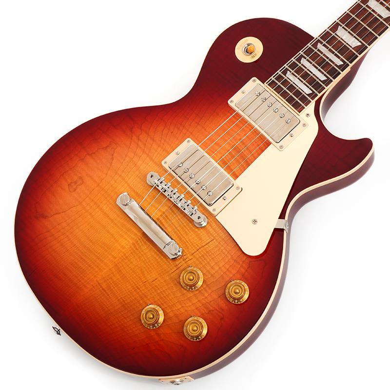 ■商品紹介Custom Shop Topを採用したJapan Exclusive Modelが入荷しました！！Gibsonの定番モデル「Les Paul Standard '50s」にGibson最上位ラインのCustom Shopに使用されるトップ材を使用した日本ディーラー限定モデルとなっております。Custom Shopらしい奥行きのある杢目は見る角度で表情を変える非常に美しいものとなっております。基本スペックはレギュラーモデルの「Les Paul Standard '50s」と同じくウエイトリリーフを施さないソリッドボディを採用、ネックシェイプは程よいグリップ感のあるVintage 50sを採用しています。キャビティは、基盤を使わず配線されており、コンデンサーはオレンジドロップが使われております。サウンドの要であるピックアップは通常、Burstbucker1，2が搭載されますが当モデルは、57 Classic Underwoundを採用。通常の57 Classicよりも出力を落としたUnderwound仕様となっており出力を抑えることで枯れたビンテージサウンドを再現。手元のコントロールやピッキングニュアンスで様々なサウンドバリエーションを放出し心地よいサウンドを奏でてくれます。近年では珍しい極上杢目の1本ですので是非この機会をお見逃しなく！S/N 210560108Weight≒4.68kg■仕様詳細BodyMaterial: MahoganyTop: AAA Custom Shop Figured MapleBinding: Cream; Top and FretboardWeight Relief: NoneNeckNeck: MahoganyProfile: Vintage '50sNut width: 1.695/43.053mmFingerboard: RosewoodScale length: 24.75/628.65mmNumber of frets: 22， Medium JumboNut: Graph TechInlay: Acylic TrapezoidHardwareBridge: ABR-1 Tune-O-MaticTailpiece: Aluminum Stop BarTuners:Vintage Deluxe with Keystone ButtonPlating: NickelElectronicsNeck pickup: 57 Classic UnderwoundBridge pickup: 57 Classic UnderwoundControls: 2 Volume， 2 Tone; Hand-wired with Orange Drop Capacitorsハードケース付属検索キーワード：イケベカテゴリ_エレキギター_レスポールタイプ_Gibson_Les Paul Models_新品 SW_Gibson_新品 JAN:4570156016140 登録日:2026/06/27 エレキギター ギブソン レスポール