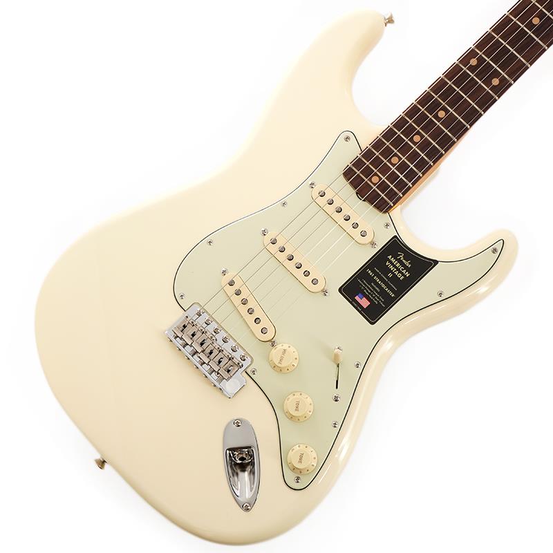 ■商品紹介American Vintage II SeriesAmerican Vintage IIは、音楽の歴史を変えた革新的なエレクトリックギターとベースを、極めて正確に再現したシリーズです。当時の仕様を忠実に反映したボディシェイプ、ネック、ハードウェア構成、プレミアムなフィニッシュ、そして年代別にヴォイシングされ細部にまでこだわり抜いたピックアップを搭載し、本物のFenderクラフトマンシップとトーンのエッセンスを凝縮した一本です。50年代後期から60年代初期にかけて、フェンダー製品は市場の人気を席巻し、ギターのラインナップが急速に多様化していく中においても、Stratocasterは依然として人気の頂点に君臨していました。1961年には、Stratocasterはより洗練された美しさを纏い、より鮮やかな赤と大胆な黒の縁取りを持つ3-Color Sunburstが主流のモデルとなり、Stratocasterの曲線を強調する3-plyピックガードが採用されるようになりました。American Vintage II 1961 Stratocasterは、Pure Vintage ‘61 Stratocasterピックアップを3基搭載し、7.25インチラジアスのスラブローズ指板を備えた1961 Cシェイプネックが特徴で、1961年に存在していたオリジナルモデルのトーンとフィーリングを再現しています。また、コールドロールド（冷間圧延）スチールブロックとベントスチールサドルを備えたPure VintageSynchronized Tremolo、Fender Deluxeチューニングマシン、3plyピックガードなどのプレミアムな仕様が採用されています。フェンダーのアイコニックなギターシェイプを讃えて開発されたAmerican Vintage II 1961 Stratocasterは、アルダーボディにOlympic White、3-Color Sunburst、という2種類のニトロセルロースラッカーフィニッシュをラインナップしています。American Vintage IIは、フェンダーの礎を築いたギターとベースを忠実に復刻している、ヴィンテージフェンダーのトーンとフィーリングを愛するプレイヤーへ向けたシリーズです。音楽の歴史を作り上げてきたギターとベースを、現代の技術で蘇らせています。※画像はサンプルです。製品の特性上、杢目、色合いは一本一本異なります。■仕様詳細Body Material: AlderBody Finish: Gloss Nitrocellulose LacquerNeck: Maple， 1961 CNeck Finish: Gloss Nitrocellulose LacquerFingerboard: Slab Rosewood， 7.25 (184.1 mm)Frets: 21， Vintage TallPosition Inlays: Clay Dot (Slab Rosewood)Nut (Material/Width): Bone， 1.650 (42 mm)Tuning Machines: Pure Vintage Single Line Fender DeluxeScale Length: 25.5 (64.77 cm)Bridge: Pure Vintage Synchronized Tremolo with Bent Steel SaddlesPickguard: 3-Ply Mint GreenPickups: Pure Vintage ‘61 Single-Coil Strat (Bridge)， Pure Vintage ‘61 Single-Coil Strat (Middle)， Pure Vintage ‘61 Single-Coil Strat (Neck)Pickup Switching: 5-Position BladePosition 1. Bridge PickupPosition 2. Bridge and Middle PickupPosition 3. Middle PickupPosition 4. Middle and Neck PickupPosition 5. Neck PickupControls: Master Volume， Tone 1. (Neck/Middle Pickups)， Tone 2. (Bridge Pickup)Control Knobs: Aged WhiteHardware Finish: Nickel/ChromeStrings: Fender USA 250R Nickel Plated Steel (.010-.046 Gauges)， PN 0730250406ハードケース付属検索キーワード：イケベカテゴリ_エレキギター_ストラトキャスター・STタイプ_Fender USA_American Vintage II_新品 SW_Fender USA_新品 JAN:0885978840786 登録日:2026/09/13 フェンダー アメリカンヴィンテージ