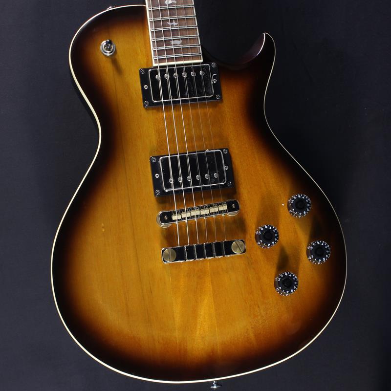 ■商品紹介お買い得美品中古品！！SE McCarty 594 Singlecut StandardSE McCarty 594 Singlecut Standardは、2ヴォリューム＆2プッシュ/プルトーンコントロール、3ウェイピックアップセレクター、2ピースブリッジ、ヴィンテージスタイル・チューナーといったクラシックな仕様に加え、快適なプレイヤビリティを実現し、オールマホガニー仕様にすることにより、その優美なルックスと芳醇なミッドレンジを持ち合わせています。本モデルに搭載されている58/15 LT Sピックアップは、透明感と温かみがあるヴィンテージ特有のサウンドを目指して緻密に設計され、太く滑らかなハムバッキングサウンドから、煌びやかで艶のあるシングルコイルサウンドまでカバーします。また、バインディングが施され、少し肉厚な24.594インチスケールのPattern Vintageネックから得られる、極上のサスティーンもこのモデルを特徴づける大切な要素のひとつです。COREモデルの核となるスペックを忠実に継承したSE McCarty 594 Singlecut Standardは、自宅・スタジオ・ステージと場所を問わず、ギタリストにとって心強いパートナーとなり得るでしょう。全体的に使用感は少なく、金属パーツのくすみ等御座いますが、演奏面やフレットには問題の無い美品コンディションとなります。約3.28kgギグケース付属■仕様詳細BODYBody Construction : SolidbodyBody Wood : MahoganyTop Carve : Shallow ViolinNECKNumber of Frets: 22Scale Length: 24.594Neck Wood: MahoganyNeck Shape: Pattern VintageFretboard Wood: RosewoodFretboard Radius : 10Fretboard Inlay: BirdsHARDWAREBridge: PRS Two-Piece BridgeTuners: Vintage StyleHardware Type: NickelELECTRONICSTreble Pickup: 58/15 LT SBass Pickup: 58/15 LT SControls: Volume and Tone Control for Each Pickup with 3-Way Toggle Switch on Upper Bout検索キーワード：イケベカテゴリ_エレキギター_レスポールタイプ_P.R.S._PRS SE SERIES_ユーズド SW_P.R.S._ユーズド JAN:2500010504577 登録日:2025/09/29 ギター ピーアールエス エスイー