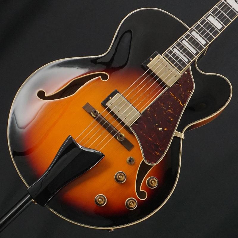 ■商品紹介Ibanezのフルアコースティックギター！AF95の中古品が入荷！-----スプルース材TOP、Super‘58ピックアップ搭載のフルアコ上位モデル・ARTCORE（アートコア）のアップグレード・シリーズ、Ibanez Artcore Expressionist・スプルース材TOPフル・ホロウ・ギターのTOP材としては定番の、甘くリッチなサウンドを特徴とするスプルース材を採用しています。・70年代後半からIbanezのオリジナル・ピックアップとしてプロの定評を集めてきたSuper'58ピックアップウォームなトーンとレスポンスの良さが心地よい定番ピックアップです。アルニコ・マグネット採用。・マカッサル・エボニー材指板エボニー材と似た特徴を持ち、硬質で音の立ち上りに優れています。・コントロールのしやすさと視認性の高さを両立するSure Grip III（シュアグリップ）ノブナンバリング（目盛）が施されたノブの上部に、滑りを防止するゴム製グリップを装着しています。※弦はD'Addario EXL110 (10-46)を使用してセットアップしています。-----個体状態といたしましては、多少の細かな打ちキズやスリキズ、パーツのくすみ、ピックガード上の弾きキズ等の使用感がございますが、フレットは7割程度の高さを残し、ネックまわりや電装系含め演奏面での支障はございません。豊かな生鳴りとアダルトなテイストが魅力定なフルアコースティック、ぜひともこの機会をお見逃しなく！ソフトケース付属Weight≒2.90kg■仕様詳細Neck type AF Expressionist 3pc Nyatoh/Maple set-in neckBody Spruce top/Linden back & sidesFretboard Bound Macassar Ebony fretboard w/Acrylic block inlayFret Medium fretsBridge Walnut bridgeTailpiece VT14 w/AFC wood cover tailpieceNeck pickup Super 58 (H) neck pickupBridge pickup Super 58 (H) bridge pickupHardware color GoldNeck DimensionsScale 628mm/24.7Width at Nut 43mmWidth at Last Fret 56.3mmThickness at 1st 21mmThickness at 9th 24mmRadius 305mmR検索キーワード：イケベカテゴリ_エレキギター_フルアコ_Ibanez_ユーズド SW_Ibanez_ユーズド JAN:2500010817301 登録日:2026/03/12 エレキギター アイバニーズ イバニーズ