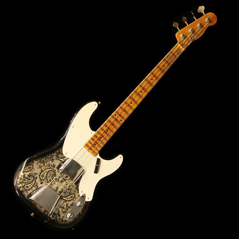 ■商品紹介【Fender ロゴ入りキャンピングチェアプレゼント】Fender Custom Shopのベース本体をご購入でロゴ入りオリジナルキャンピングチェア(非売品)をプレゼント！小型かつ軽量で、折り畳みも可能なため持ち運びや収納にも便利なアウトドアチェア！通常は購入のできないレアアイテムを手に入れるチャンスをお見逃しなく！対象商品：新品のFender Custom Shopベース本体ご購入でプレゼント※数量限定プレゼント品のため、無くなり次第終了となりますので予めご了承ください。※アウトレット品、セール品、リユース品/中古品、受注生産品など、一部商品は対象外の場合も御座います。ーーーーーーーーーーーーーーーーーーーーーーーーーーーーーーーーーーーーーーーーーーーーーーーーーーーーーーーーーーーーーーーーーーーーーーーーーーーーーーーーーーーーーーーーーーーーーー2024年発表の限定モデル「Limited ?54 Precision Bass?Journeyman Relic」が入荷！ジャズベでも好評だったブラック・ペイズリーが素敵な一本。上質の素材を用い、職人の手で組み上げられるカスタムショップ製のヴィンテージスタイルの楽器は、レギュラーでは味わうことの出来ないがっしりとしたネックの鳴りや、ヴィンテージ特有の枯れたニュアンスを再現しつつもバンドで使い勝手の良い、程よくパワーをもたせたオリジナル・ピックアップの採用や、材やパーツのチョイス、塗装の質感に至るまで本家フェンダーでしか成し得ない、リアルかつ実戦的なヴィンテージモデルへと仕上げられます。このベースは、様々な時代の象徴的なアポイントメントを融合させ、ユニークなベースに仕上がっています。厳選された2ピースアッシュボディに、Black Paisley、Journeyman Relic のラッカー塗装で仕上げた、ありそうで無いヴィンテージスペックのOPB。55 SoftVシェイプの1ピース・クォーターソーンメイプル・ネックに7.25インチラジアス指板、ミディアムヴィンテージフレットを採用し、50年代中期の本格的な演奏性を実現しています。Custom Shop Hand-Wound ?55 Precision Bass ピックアップは、シングルポールを採用した初期のヴィンテージ・シングルコイルを忠実に再現しており、後のスプリットタイプとも異なる繊細でストレートな、古き良きヴィンテージベース・サウンドとなっています。エレクトリックベースの元祖にしてひとつの究極形といっても差し支えない奥深さを持った楽器です。＜付属品＞デラックス・ハードケース、サーティフィケート、Fender レザーストラップ他■仕様詳細＜スペック＞Body: 2-Piece Select AshFinish: Nitrocellulose LacquerNeck: 1-Piece Quartersawn Maple with a 1955 Soft V Back-Shape and 7.25 (184.1 mm) RadiusFingerboard: 1-Piece Quartersawn Maple NeckFrets: 20， Jescar Medium Vintage (47095)Hardware: Nickel/ChromeBridge: 2-Saddle Vintage-Style Precision Bass(R)Pickups: Custom Shop Hand-Wound ‘55 Precision Bass(R)Wiring: ‘55 Precision Bass(R)Controls: Master Volume， Master ToneWeight: ≒4.0 kg検索キーワード：イケベカテゴリ_ベース_エレキベース_PBタイプ_Fender Custom Shop_Custom Built Precision Bass_新品 SW_Fender Custom Shop_新品 JAN:0197955014340 登録日:2026/04/06 エレキベース フェンダー ふぇんだー フェンダーカスタムショップ フェンダーCS プレべ プレシジョンベース