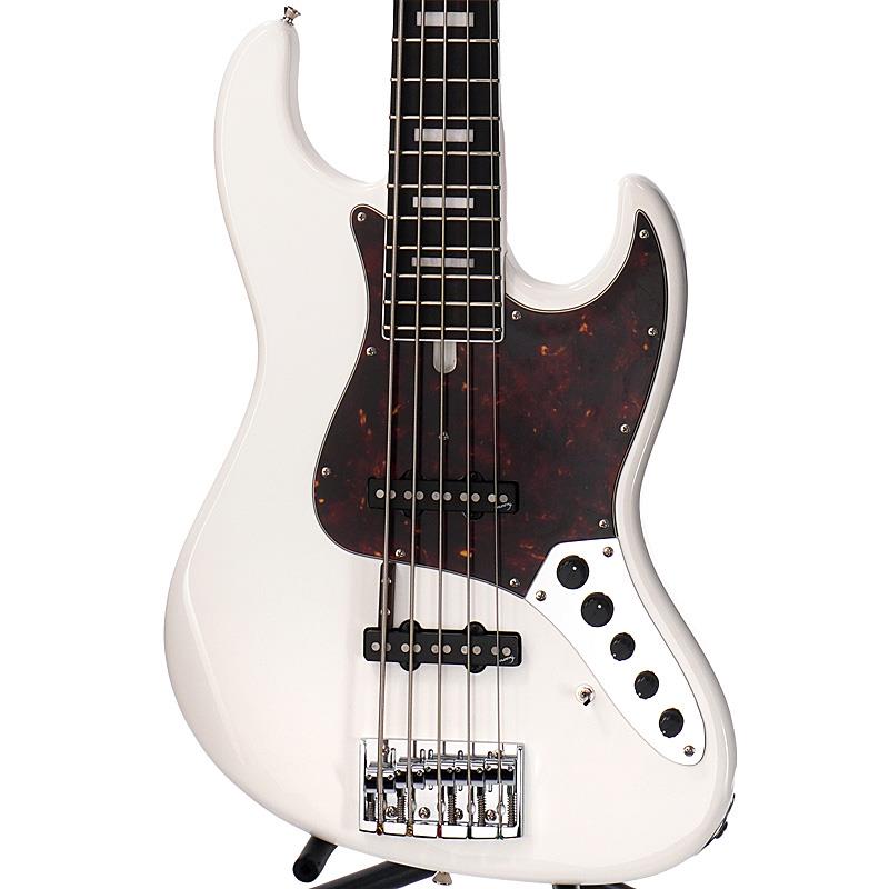 ■商品紹介長く音楽シーンの第一線で活躍し続けるベーシスト・須藤 満氏を支え、そのキャリアを通じて愛用されてきたMoon製5弦モデルが登場！ボディ材にはアルダー、指板にはエボニーを採用し、MoonオリジナルのMJB575ピックアップとBartolini XTCTプリアンプの組み合わせにより、現場で求められるパワーと明瞭さ、そしてバンドアンサンブル内でしっかりと輪郭を保つ芯のある低音を両立させています。ドンシャリ傾向のキャラクターをベースにしながらも、中域にかけての密度感やピッキングのニュアンス表現にも優れ、音楽的な柔軟性を備えた一本に仕上がっている。ユニークな機能として、ミニスイッチによるボリュームのプリセット切り替え機能を搭載。氏が実際にステージで活用している通り、指弾き時にはフロントを抑えたタイトな設定、スラップ時にはフロント／リアともにフル出力に設定し、演奏中でも瞬時に切り替えることが可能だ。これにより、奏法ごとのキャラクター差を効果的に引き出すことができ、サウンドメイクの幅も広がります。ピック弾きでのアタック感、指弾きでの太さ、スラップ時の立ち上がりと抜けの良さ。いずれのプレイスタイルにも高い次元で応える設計は、Moonが長年プロ現場と向き合い、真摯に楽器づくりを続けてきた結果と言えます。スタンダードなルックスながら、その中身は長年の経験が活かされた特別な仕様。5弦ベースに求められる多様性と安定感をしっかりと備えているモデルを是非。ジャンルに縛られず、表現の幅を広げたいベーシストにとっては、まさに信頼できるパートナーとなる一本だ。※掲載画像はサンプルです。天然素材のため、木目や色味には個体差がございます。■仕様詳細■Body: Alder■Neck: Maple■Fingerboard: Ebony■Machine Heads: GOTOH GB-11■Bridge: GOTOH 404BO-5■Pickups: MJB-575■Control: Front Vol， Rear Vol， Bartolini XTCT preamp Bass & Treble EQソフトケース付属検索キーワード：イケベカテゴリ_ベース_エレキベース_JBタイプ_Moon_Artist Models_新品 SW_Moon_新品 JAN:2510100098831 登録日:2025/08/03 エレキベース ムーン