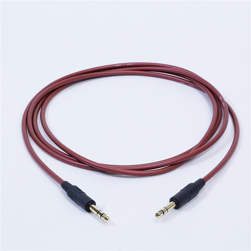 ■商品紹介【PASSGO RED Cable】音を繋ぐ。まっすぐ通す。■高品質と優れた価格バランスを追求した、PASSGO Cableのスタンダードライン「パスゴーレッド」PASSGO REDは、手頃な価格ながら高品質で、音楽制作からライブまで幅広いシーンで安心して使用できる、扱いやすいスタンダードケーブルです。導体には純度99.99%以上の第一種OFC（高純度無酸素銅C1011）と、純度99.96%以上のOFCを組み合わせたハイブリッド構造を採用。2種類のOFCを撚り合わせることで、低域から高域までバランスの取れた自然な音の伝達と、スムーズな信号伝送を実現しました。ボーカルやギターなどの楽器レコーディングはもちろん、音楽制作、ライブ、DJ、ストリーミング、オーディオリスニングまで、さまざまな用途に対応する扱いやすいスタンダードケーブルです。ケーブルカラーには深紅（クリムゾン）を採用。ラメを散りばめた外装により、ライブや制作現場でも他のケーブルと識別しやすいデザインとなっています。ケーブルの柔軟性や手触りにもこだわり、取り回しの良いしなやかな質感に仕上げています。■【製品仕様(ラインナップ別)】・MICROPHONE CABLE（マイクロフォンケーブル/ラインケーブル/モニタースピーカーケーブル/バランスケーブル）導体：2種類のOFCハイブリッド構成スケア数（1芯あたり)：0.22sqmm絶縁体：LDPE芯数：2シールド：導電性PVC+横巻シールドジャケット：PVC外径：5.5mmXLRプラグ：REAN XLR 金メッキTRSプラグ：6.3mm-3極 金メッキに樹脂ボディ長さ：1.5m， 3.0m， 5.0m， 7.0m， 10m・INSTRUMENT CABLE（インストゥルメントケーブル/シールドケーブル/楽器用ケーブル）導体：2種類のOFCハイブリッド構成スケア数：0.33sqmm絶縁体：LDPE芯数：1シールド：導電性PVC+横巻シールドジャケット：PVC外径：5.8mmTSプラグ：6.3mm-2極 金メッキに樹脂ボディ長さ：1.5m， 3.0m， 5.0m・LINE CABLE（TS Phone/フォーンケーブル)導体:2種類のOFCハイブリッド構成スケア数:0.33sqmm絶縁体:LDPE芯数:2シールド:横巻シールドジャケット:PVC外径:4.0mm×2平行TSプラグ:6.3mm-2極 金メッキに樹脂ボディ長さ:1.5m， 3.0m内容：L/R 1セット・LINE CABLE（RCAケーブル)導体：2種類のOFCハイブリッド構成スケア数：0.33sqmm絶縁体：LDPE芯数：2シールド：横巻シールドジャケット：PVC外径：4.0mm×2平行RCAプラグ：RCA 金メッキに樹脂ボディ長さ：1.5m， 3.0m内容：L/R 1セットMade in Japan※製品の仕様・外観は予告なく変更となる場合がございます。※本製品はパッケージ（ビニール袋）開封後（切断後）の返品・交換はお受けできません。恐れ入りますが、ご購入前に仕様をご確認ください。検索キーワード：イケベカテゴリ_レコーディング_ケーブル・変換プラグ_ラインケーブル_Noah’sark_新品 SW_Noah’sark_新品 JAN:4580210600598 登録日:2026/04/18 ノアズアーク パスゴーレッド パスゴーブルー マイクケーブル ギターケーブル ラインケーブル