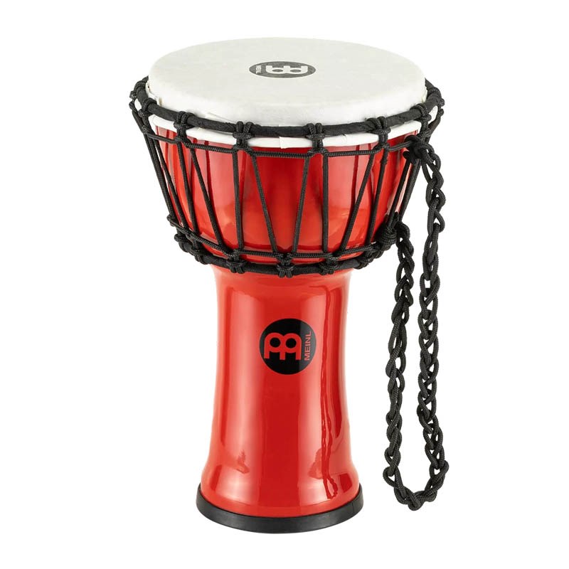 ■商品紹介☆ROPE TUNED TRAVEL SERIES JR DJEMBES☆MEINL Jr ジャンベは、軽量合成のシェルでコンパクトサイズながら、大きな音量で素晴らしい音色を奏でます。いつでも気軽に持ち運べ、アウトドアでの使用やジャムセッション、親子でのリズム遊び、ティーチングなど様々な用途で、年齢、スキルレベルを問わず、すべての方に最適です。事前ストレッチされたロープと、湿度に強いシンセティックヘッドで、天候に影響されずしっかりとチューニングを保持します。■仕様詳細SIZE：178×318mmMATERIAL：Synthetic shell，Synthetic headCOLOR：Red検索キーワード：イケベカテゴリ_パーカッション_ジャンベ_MEINL_新品 SW_MEINL_新品 JAN:0840553085631 登録日:2017/06/26 ジャンベ ジェンベ パーカッション マイネル