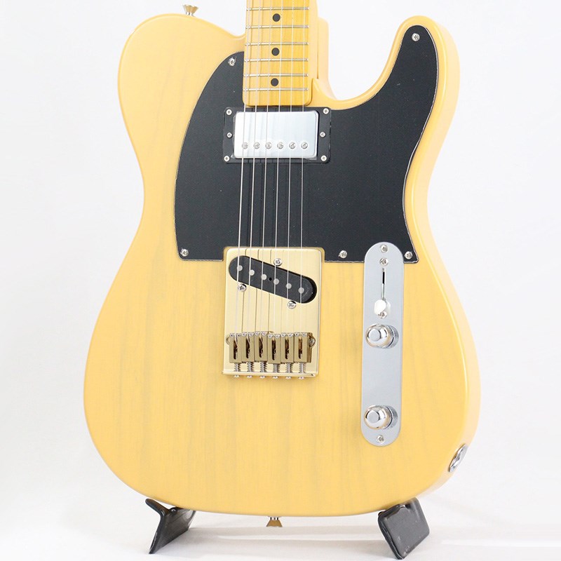 ■商品紹介イケベ楽器オリジナルオーダーで実現した「特別なフェンダー」！Fender Factory Special Run (FSR) Model人気のフェンダーMade in Japan (MIJ)ラインナップに、イケベ・オーダーで実現した特別限定モデルが登場！1952年スタイルのテレキャスターを基本に、フロントピックアップにハムバッカーを搭載。ロックンロール・ギターの象徴とも言える名器を感じる事が出来る、まさにスペシャルな一本です。メインポールピースをブリッジ側にして取り付けたハムバッカーは、テレキャスターにマッチした硬めのサウンドをメイクし、無骨なリフやソロをお楽しみ頂けることでしょう。カッタウェイ側のピックガードが欠けた部分の細かい拘りや、美しいアッシュ材の杢目を活かしたブロンドのボディカラーにあえてブリッジだけゴールドパーツを採用する等、レギュラーモデルとは一線を画す、様々なアイデアが詰め込まれた「特別感満載」の一本。この機会をお見逃しの無いように！※画像はサンプルです。製品の特性上、杢目、色合いは一本一本異なります。■仕様詳細Body: ASHBody Finish: PolyesterBody Shape: TelecasterNeck: MapleNeck Finish: PolyesterNeck Shape: U ShapeScale: 25.5″ (648mm)Fingerboard: MapleFingerboard Radius: 7.25″(184.1 mm)Flet number: 21FFlet Size: Vintage StyleNut: BoneNut Size: 1.615″ (41.02 mm)Position Inlay: Black DotsBridge Pickup: Vintage-Style Single-Coil TeleNeck Pickup: Screamin w/CrControls: Master Volume， Master TonePickup Switch: 3-Position Blade (Position 1. Bridge Pickup， Position 2. Bridge and Neck Pickup， Position 3. Neck Pickup)Pickup Configuration: SHBridge: 6way-Block Saddle GoldHardware Finish: ChromeTuning Machine: Chrome Die-CastPickguard: 1-Ply Blackソフトケース付属検索キーワード：イケベカテゴリ_エレキギター_TLタイプ_Fender Made in Japan_Other_新品 SW_Fender Made in Japan_新品 JAN:0885978379606 登録日:2022/10/27 エレキギター フェンダー ふぇんだー フェンダージャパン フェンジャパ フェンダーJ