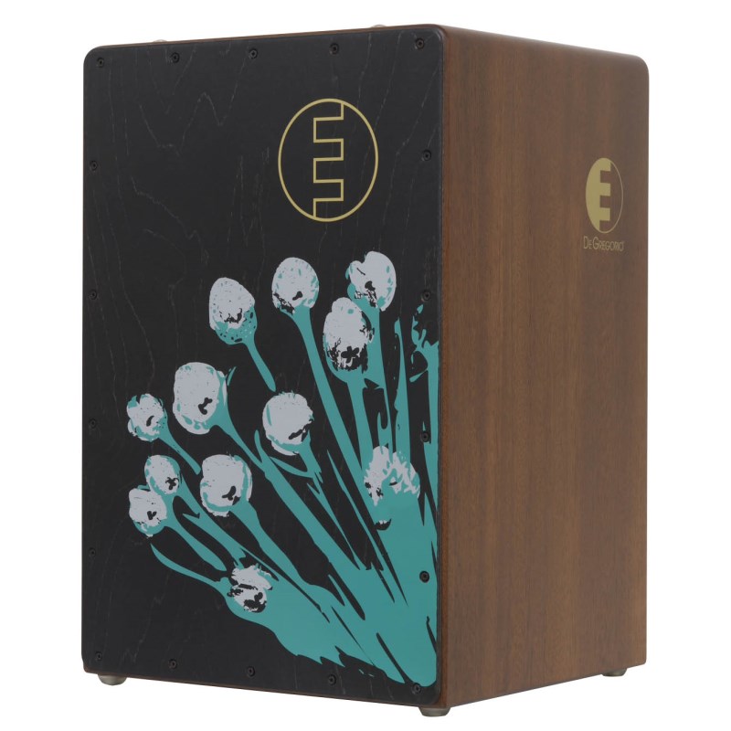 ■商品紹介Novelbright ねぎ氏が使用していた「Tokayo」とハイエンドモデル「Yaqui Deluxe」をベースにねぎ氏が提案して生み出したねぎカスタムモデルです。バスドラムのような太い低音且つ聴き心地が良く切れのあるアタック音が特徴。ポップ、ロックに特化してねぎ氏が絶賛したサウンドクオリティです。＜CUSTOM TOKAYO DELUXE NEGI＞Novelbright Dr.ねぎ氏が求めるロックなカホンサウンドをDeGreogrioオーナーのパオロ氏がカスタムメイドした特別モデルです。通常のカホンよりも数倍の深さを増す重低音にスネアドラムかのようなエッジの効いたパンチのあるサウンドが特徴。本格的なフラメンコカホンをメインに製造するパオロ氏が敢えてロックなサウンドに方向転換した大変貴重なモデルです。□CUSTOM TOKAYO DELUXE NEGI だけのカスタムペイントを採用打面部分には、ネギ坊主が描かれたカスタムペイントを採用。このモデルだけの特別仕様です。□ねぎ氏納得のサウンドを叶えた本体仕様TOKAYOとYaqui De Luxe（ヤクイ デラックス）をベースモデルに、単板ボディを10mmに設計したことにより、ねぎ氏が求めるバスドラムのような深い低音とスネアのようなエッジの強いサウンドが実現しています。＜スペック＞打面：3mm 3PLY バーチ裏面：10mmソリッドマホガニー側面：10mmソリッドマホガニーサイズ：H475 x D325 x W295 mm重量：4.58 kg付属品：英語版CAJON BASIC教本、カホンバッグ（Kikutani CJB-2DLX）検索キーワード：イケベカテゴリ_パーカッション_カホン_DG_新品 SW_DG_新品 JAN:4515515108647 登録日:2024/09/05 カホン パーカッション