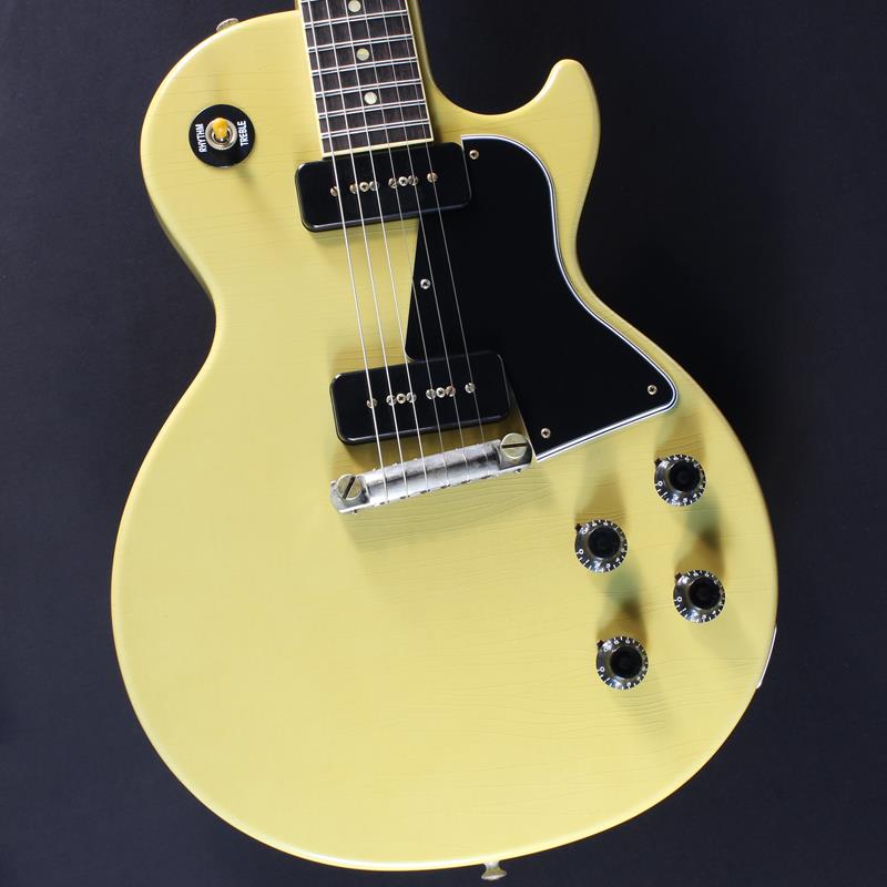 ■商品紹介大人気のTV Yellowカラー！！ Murphy Lab 1957 Les Paul Special Single Cut Reissue Ultra Light Aged TV Yellowが入荷！長きに亘り培われた高い製作技術と飽くなき探究心、厳選されたマテリアルにより至高のエレキギター・ベースを製作するために1993年に立ち上げられたGibson Custom Shop。現在もなお昔ながらのハンドクラフト製法と、徹底的に追求したヴィンテージの知識から製作されたカスタムショップ・ラインナップは、他所の追従を許さないほどの見事な作りとなり、プレイヤーの内に秘めるインスピレーションを際限なく沸き立たせてくれる最高の愛機となるでしょう。〜Murphy Labとは〜カスタムショップ内に誕生したMurphy Lab（マーフィー・ラボ）は、ナッシュヴィルのギブソン・カスタムショップ内に新設されたラボで、科学的検証に基づく最新の技術を駆使して、ギターのエイジング（ヴィンテージ・ギターの経時変化した外観と弾き心地を再現する処理）を専門に行います。ギブソン・カスタムショップの立ち上げ時のメンバーであり、ヒストリック・コレクション開発のプロジェクト・リーダーとして尽力したトム・マーフィーは、その後新品のギターにヴィンテージのルックスとフィーリングをもたらすエイジングというテクニックで活躍してきました。トムのヴィンテージ・ギターへの情熱と深い知識に裏打ちされた技術によって、ギブソン・ギターの自然なラッカーのクラック、演奏による摩耗を見事に再現しています。トム・マーフィーとギブソンは、経時変化によりウェザーチェックと呼ばれるクラックを生じさせる、1950年代、1960年代のニトロセルロースラッカーを科学的に解析し、その変化のプロセスをひも解き、あらゆるモデルのプロトタイプによるテストを重ねて、ヴィンテージ同様のナチュラル・ウェザーチェックを再現するラッカー・プロセスを開発しました。マーフィー・ラボは、トム・マーフィーがギブソン・カスタムショップのチームを率いて、プロトタイプをもとに、あらゆるボディシェイプ、フィニッシュ、エイジング・レベルの検証を始めたことから、その構想が生まれました。その結果、これまでにないリアリティとこだわりを追求したエイジングを行うために、ギブソン・カスタムショップ内に設立されました。トム・マーフィーの存在と、その芸術的な作品の数々は、ギブソンの歴史の中で重要な役割を果たし、今もそしてこれからもマーフィー・ラボとして永遠に引き継がれていきます。本機は4段階で設けられたエイジング・レベルの中で1番目となる「Ultra Light Aged」が施された1957 Les Paul Special。細かくも芸術的に施されたエイジングは個体ごとによりクラックパターンが異なった唯一無二を体現！ネックシェイプは現行のCustom Shop製品で最たる太さである「50s Rounded Medium C」。59LPに比べ肉付きのあるシェイプではありますが、所謂丸太の様なシェイプでは御座いません為、手のサイズ的に太目のネックシェイプを苦手とする方も多い傾向にある日本のユーザーの方々にも安心してお使い頂けます！またLower Logo（ヘッドのGibsonロゴが通常よりも低い位置にプレイス）を採用しており、マニアの心をくすぐる一品となっております。素晴らしいボディ鳴りを出力するピックアップは、Custom Soapbar P90を2基搭載。よりタイトにチューンアップされたP90シングルコイルは、適度な枯れと絶品の歯ギレの良さを演出。搭載されたラップアラウンドブリッジがもたらす芳醇で空気感のあるナマ鳴りと、まるで弾き手とギター本体を一体化させるような独特なテンション感が加味し、耳に障るトレブリーさが緩和され、気持ちの良いバイト感をアウトプットしてくれます。新たに搭載されたバンブルビータイプのペーパーオイルコンデンサーやヴィンテージカーブを追及した500KのCTSポットを装備。通常仕様の500kΩポットに比べてボリュームを絞っても極端に高域が削られず、手元の操作でクリーンサウンドからドライブサウンドまでを自在に操ることができます。10〜6のメモリまでは歪みが維持され、6〜1にかけて滑らかにダウンしていくので、ボリュームコントロールの長さによって表情豊かなプレイを可能にしています。細部にまでヴィンテージに拘りを持ったGibsonが送る最新スペックは、あなたのギターライフをより豊かにしてくれること間違い御座いません！！是非お手にとってご体感ください！！■仕様詳細BodyBody Material: 1-Piece Solid MahoganyBinding: Fingerboard 1-Ply CreamWeight Relief: NoneFinish: Nitrocellulose Lacquer; Murphy Lab Ultra Light AgedNeckMaterial: Solid MahoganyProfile: 50s Rounded Medium CScale Length: 24.75 / 628.65mmFingerboard Material: Indian Rosewood， Hide Glue FitFingerboard Radius: 12Number Of Frets: 22Frets: Authentic Medium-JumboNut Material: NylonNut Width: 1.69 / 42.85mmEnd of Board Width: 2.24 / 56.89mmInlays: Celluloid DotJoint: Long Tenon， Hide Glue FitHardwareFinish: Nickel; Murphy Lab Light AgedTuner Plating: NickelTailpiece: WraparoundTuning Machines: Kluson Strip with White ButtonsPickguard: Black Multi-PlyTrussRod: Authentic 1950s No-TubeTruss Rod Cover: Authentic Stepped 2-PlyControl Knobs: Black Top HatsElectronicsNeck Pickup: Custom Soapbar P-90Bridge Pickup: Custom Soapbar P-90Controls: 2 Volume， 2 Tone， CTS 500K Audio Taper Potentiometers， Paper-in-Oil Capacitors約3.78kgカスタムショップ・ブラウン・ハードケース、認定書、他付属検索キーワード：イケベカテゴリ_エレキギター_レスポールタイプ_Gibson_Custom Shop_新品 SW_Gibson_新品 JAN:4580568420077 登録日:2025/10/10 エレキギター ギブソン カスタムショップ
