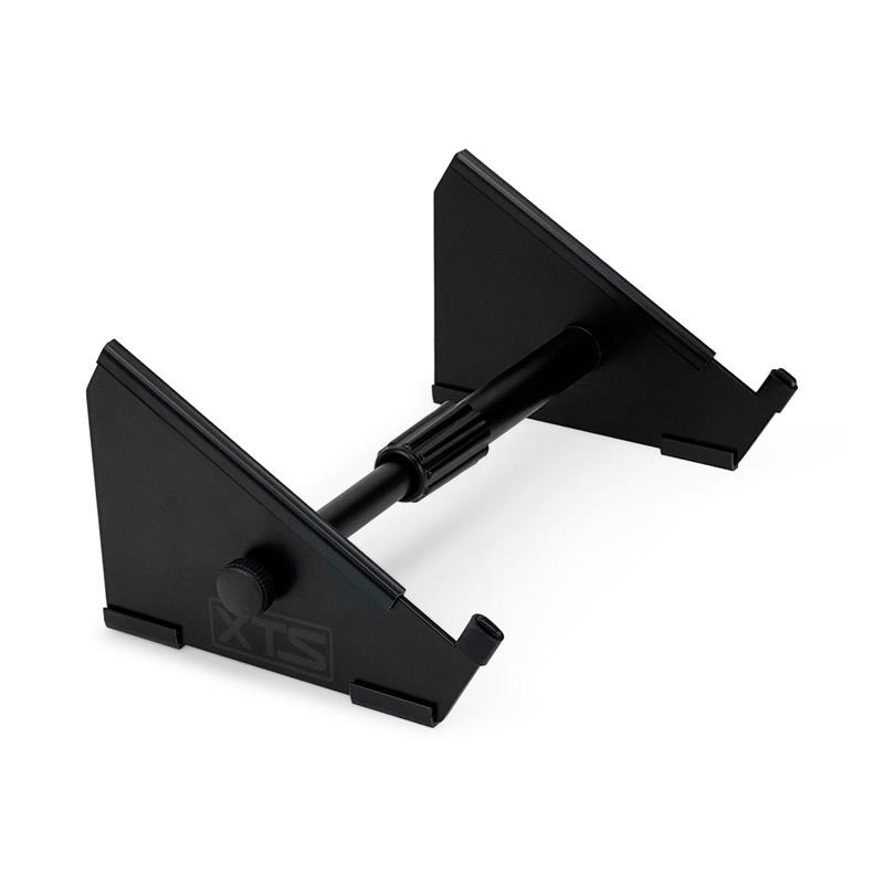 ■商品紹介★頑丈で多用途なデスクトップ・スタンド：XTSシリーズ★※こちらはXTSスタンドの1段・スモールモデルとなります。【ご注意】※こちらの商品は製作工程上、または運搬の際本体や外箱にやむを得ず汚れ、スリキズ、箱ダメージなど発生する場合がございますが、使用の際には影響ございません。あらかじめご了承下さい。---伸縮式で機材に合わせてサイズ調整可能で様々な機材に対応XTSデスクトップ・スタンドは、独自の伸縮式デザインを採用し、耐久性と汎用性に優れ、様々な機材に対応するデスクトップ・スタンドです。【XTS デスクトップ・スタンド（1段スタンド・スモール）の主な仕様】オーディオインターフェース、MIDIコントローラー、エフェクター、シンセサイザー、サンプラーに最適幅調整範囲：約16.8 cm?26.4 cm棚板の奥行き：約17.5 cm高さ：約12.4 cm質量：約0.86 kg耐荷重：約11.3 kg■初期不良について製造工程で細かなキズやヘコミが残る場合がございます。外見上の問題は「商品の仕様」とご容赦願います。「使用上問題」のあるもの、のみ初期不良品とさせて頂きます。※商品写真内の機材は付属しません。スタンドの製造過程上、スタンド本体に汚れ、傷などが見受けられる場合がございます。あらかじめご了承ください。また、製品の仕様は予告なく変更され、細部が画像と異なる場合がございます。※店頭、または通信販売にて売却後、敏速な削除は心掛けておりますが、web上から削除をする際どうしてもタイムラグが発生してしまいます。万が一商品が売切れてしまう場合もございますので予めご了承ください。検索キーワード：イケベカテゴリ_DJ機器_DJアクセサリー_DJアクセサリー_Analog Cases_新品 SW_Analog Cases_新品 JAN:0850036433408 登録日:2025/11/14 アナログケーシーズ