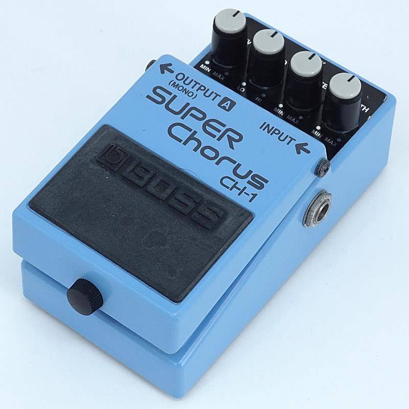 ■商品紹介BOSS CH-1が入荷しました！使用に伴うキズなどが見られるプレイヤーズコンディションです。CH-1は、ワイドな周波数レンジと、クリアで抜けの良いサウンドを備えたコーラスです。RATEとDEPTHのコントロールに加え、エフェクト音のみを調整できるEQとE.LEVELのコントロールが可能。ダイレクト音はそのままの音質でキープされ、アンサンブル内で埋もれることのないサウンドにチューニングできます。甘くメロウなテイストや、ブライトでナチュラルなフィールなど、サウンドメイクを直感的に行えます。2つのアウトプット端子を使用することで得られる、空間合成方式による包み込むようなステレオ効果も魅力のひとつです。付属品：箱保証：保証無し現状販売検索キーワード：イケベカテゴリ_エフェクター_ギター用エフェクター_モジュレーション系_コーラス_BOSS_Pitch ／ Modulation_ユーズド SW_BOSS_ユーズド JAN:2500070902368 登録日:2026/07/14 エフェクター コンパクトエフェクター ストンプボックス ボス