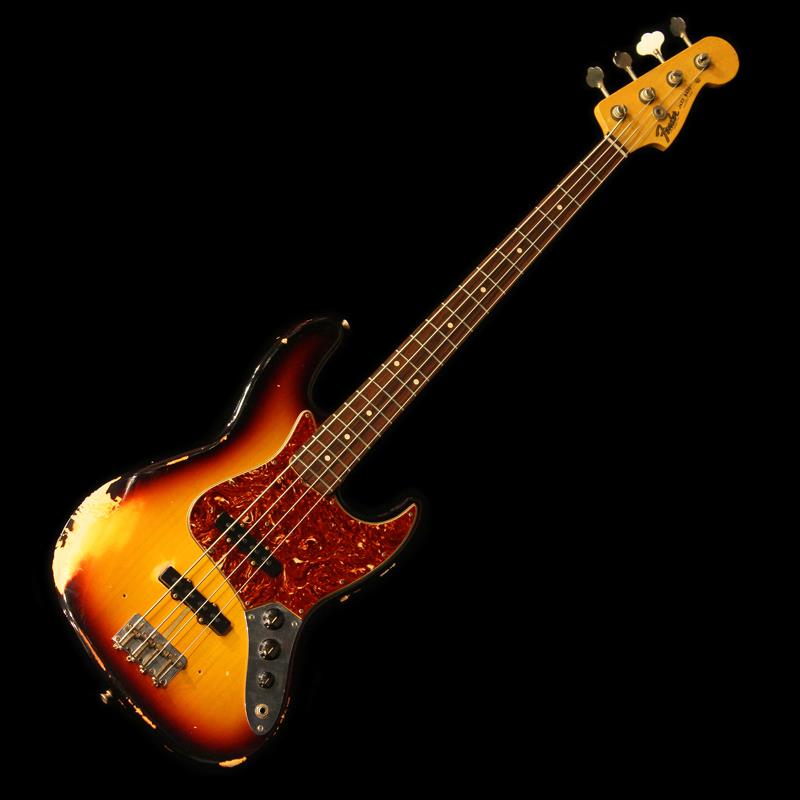 ■商品紹介【お預かり代行販売（委託品）】アルダー・ボディ＆スラブボード指板の60sモデル！上質の素材を用い、職人の手で組み上げられるカスタムショップ製のヴィンテージスタイルの楽器は、レギュラーでは味わうことの出来ないがっしりとしたネックの鳴りや、ヴィンテージ特有の枯れたニュアンスを再現しつつもバンドで使い勝手の良い、程よくパワーをもたせたオリジナル・ピックアップの搭載、材やパーツのチョイスや塗装の質感に至るまで、本家フェンダーでしか成し得ない、リアルかつ実戦的なヴィンテージモデルへと仕上げられます。本器は、上質なアルダー・ボディにローズウッドのスラブ・ラミネート指板、3ノブ仕様の1960年代前半の特徴を持つ人気スペックのジャズベース。あらゆる音楽スタイルと相性の良いそのサウンドは、アンサンブルの土台を的確に支えてくれます。状態は、もともとエイジド加工が施された楽器ということもあり外観上のダメージはまったく気にならず、以前にリペアショップで各部調整されているようで、トラスロッドナット部に潜り込み防止の処置とナットが交換されており、トラスロッドの効きやフレットの音詰まりなども特に問題なく快適な状態となっています。アルダー/ローズのイメージを裏切らない豊かな鳴り感とミドルの成分が心地よく、さらにカスタムショップ製らしいパワフルさと、9.5指板ラディアスに少し大きめのフレットを採用することにより、現代の再生環境や録音環境でも扱い易いカスタムショップならではの実戦的な楽器に仕上げられています。様々な音楽ジャンルに完璧にフィットする、フェンダーならではのファットなサウンドは、やはりこれでなければ出せません！プレイヤーにオススメの使えるジャズベース！ぜひお見逃しなく！＜付属品＞ Tolex ハードケース、認定証、PUフェンス＆カバー、Fレスト他■仕様詳細＜スペック＞■Body: Alder 2pc.■Neck: Quartersawn Maple (60 J-Bass U Shape)■Fingerboard: Slab-Lam Rosewood (9.5R)■Scale: 34 Inch■Frets: 20F Medium Jumbo/6150■Finish: 3 Color Sunburst (Lacquer / Relic)■Pickups: Hand Wound Vintage Style Jazz Bass■Controls: Volume，Volume，Tone■Weight: ≒4.05kg (フェンス＆カバー重量含まず)検索キーワード：イケベカテゴリ_ベース_エレキベース_JBタイプ_Fender Custom Shop_Custom Built Jazz Bass_ユーズド SW_Fender Custom Shop_ユーズド JAN:2500030042127 登録日:2026/02/18 エレキベース フェンダー ふぇんだー フェンダーカスタムショップ フェンダーCS ジャズべ ジャズベース