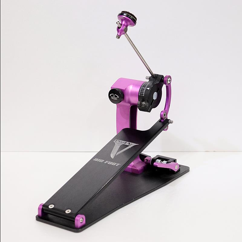 ■商品紹介☆中古品☆Trick drumsを代表するペダル、PRO-1Vのロングボード・バージョン、ビッグフットの中古品が入荷致しました。中古品の為、キズや汚れ等の使用感がございます。＜PRO-1V Bigfoot＞通常のサイズ（10インチ）に比べ3インチ長く設定されたロング・フット・ボードを採用。ペダルの重心位置の変化によりスムーズなアクションを獲得。フット・ボード全面を使ったプレイにも余裕があり、ヒール・トゥ奏法はもちろん、様々なフット・プレイに対応可能なモデルです。また、ビーター角度やフットボード角度の独立した調整や、ビーター・ヘッド自体の角度調整も可能。スプリング・テンションはダイヤルを回すだけで簡単に調整可能です。付属品：セミハードケース（Pearl EPB-1）検索キーワード：イケベカテゴリ_ドラム_ドラムペダル_シングル_Trick drums_ユーズド SW_Trick drums_ユーズド JAN:2500190042999 登録日:2026/03/13 ペダル ドラムペダル キックペダル トリック